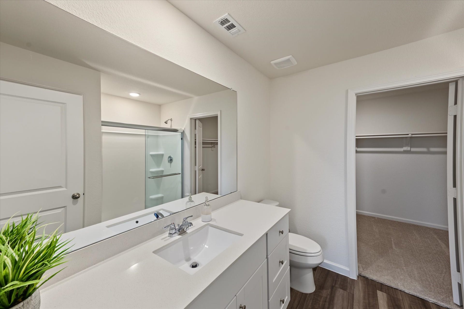 15727 Lone Juniper Drive, Crosby, TX 77532 Primary Bathroom - Separate Shower & Garden Tub