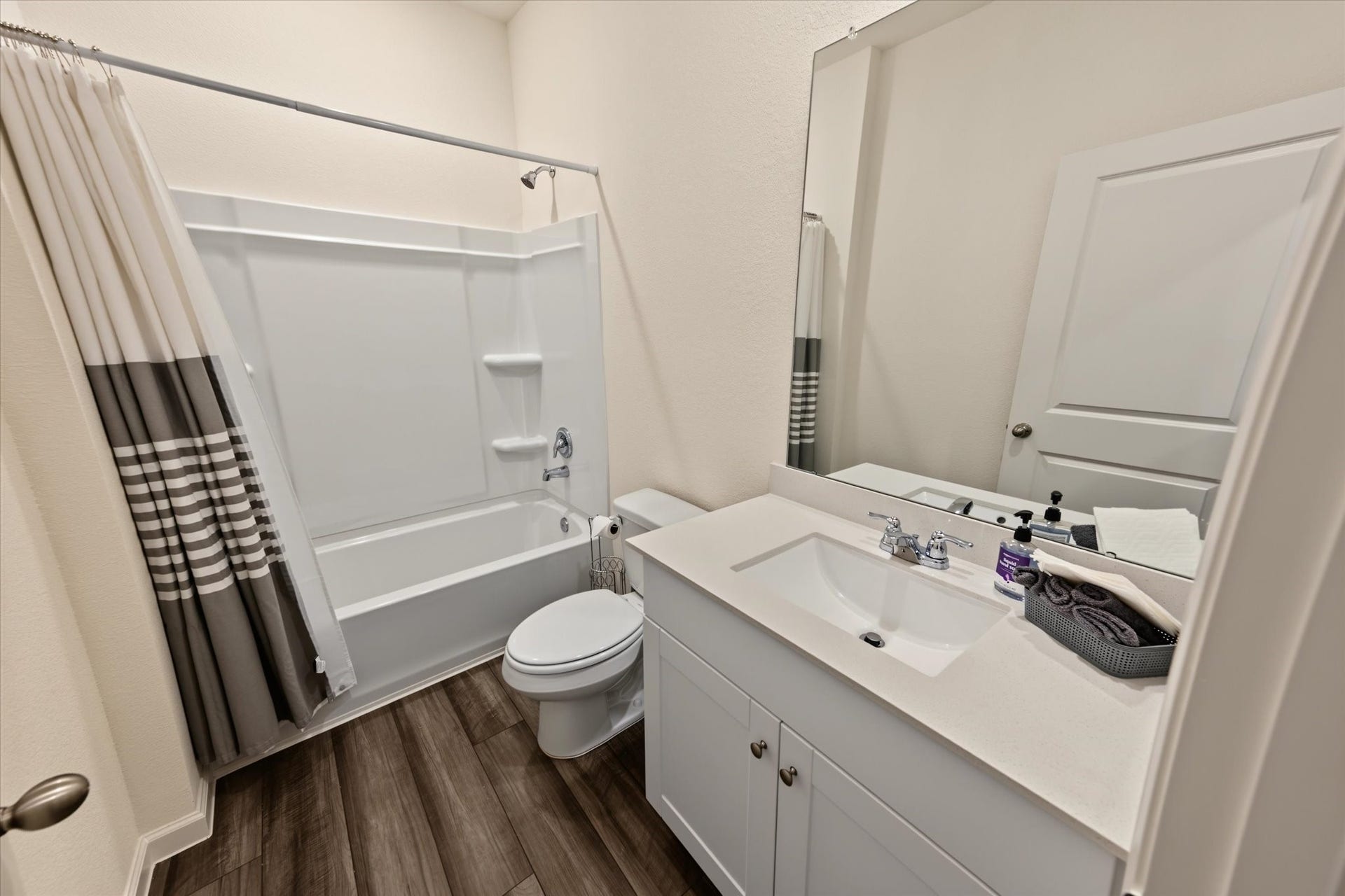 15727 Lone Juniper Drive, Crosby, TX 77532 1st Bathroom - Downstairs