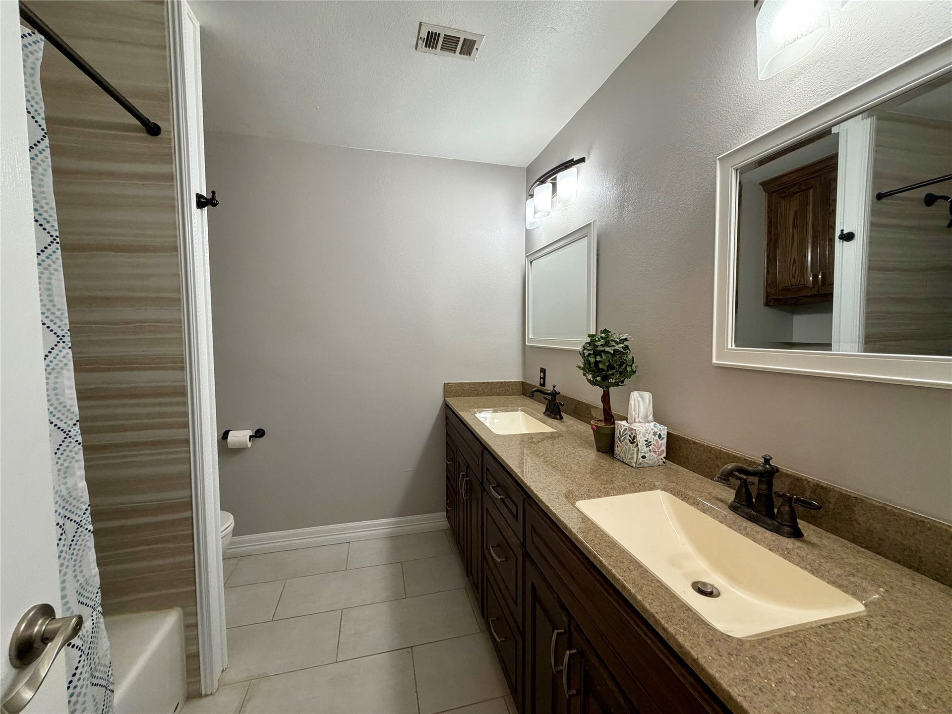 1231 County Road 201A, Angleton, TX 77515 1231 County Road 201A, Angleton, TX 77515