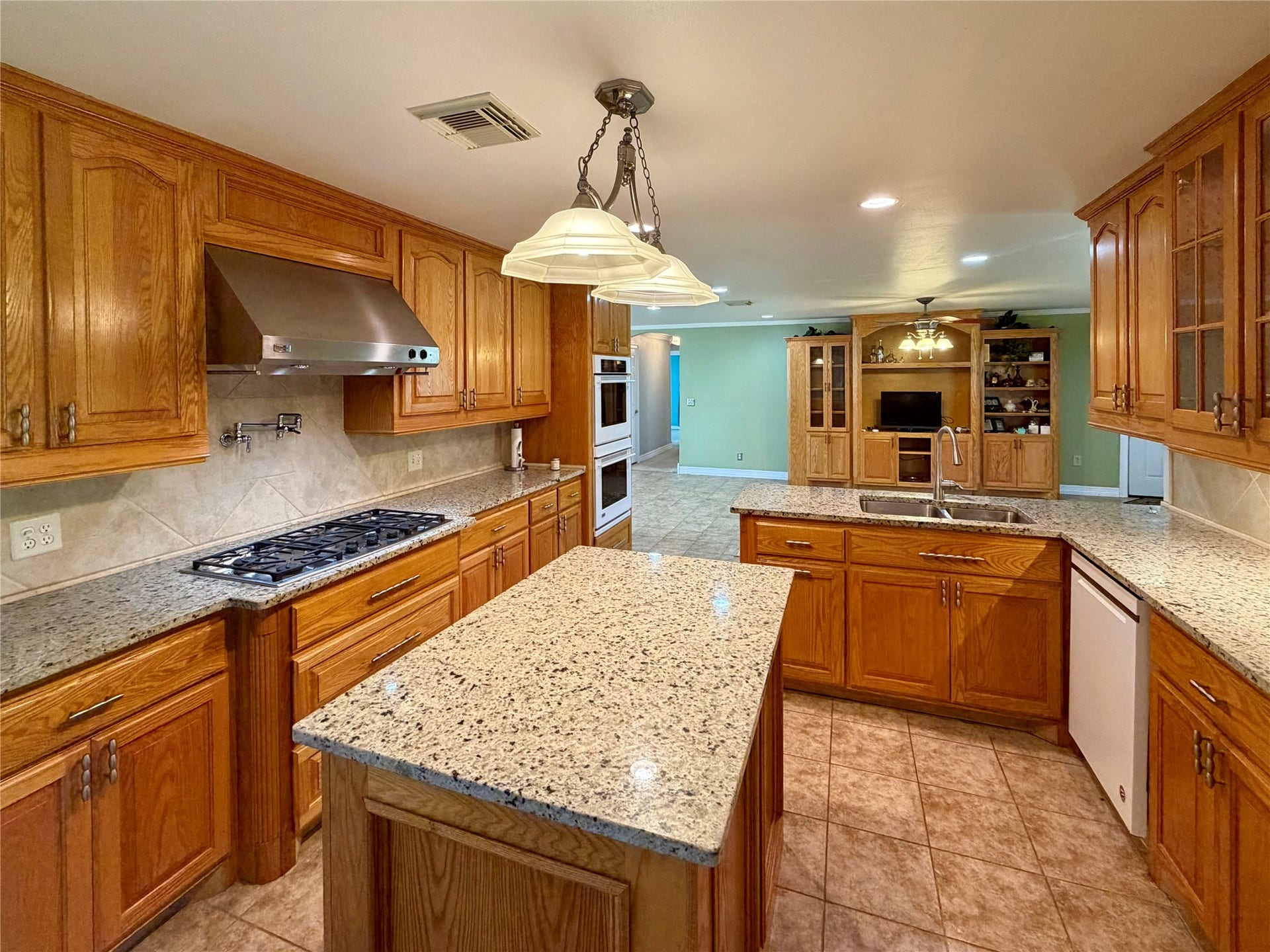 1231 County Road 201A, Angleton, TX 77515 1231 County Road 201A, Angleton, TX 77515