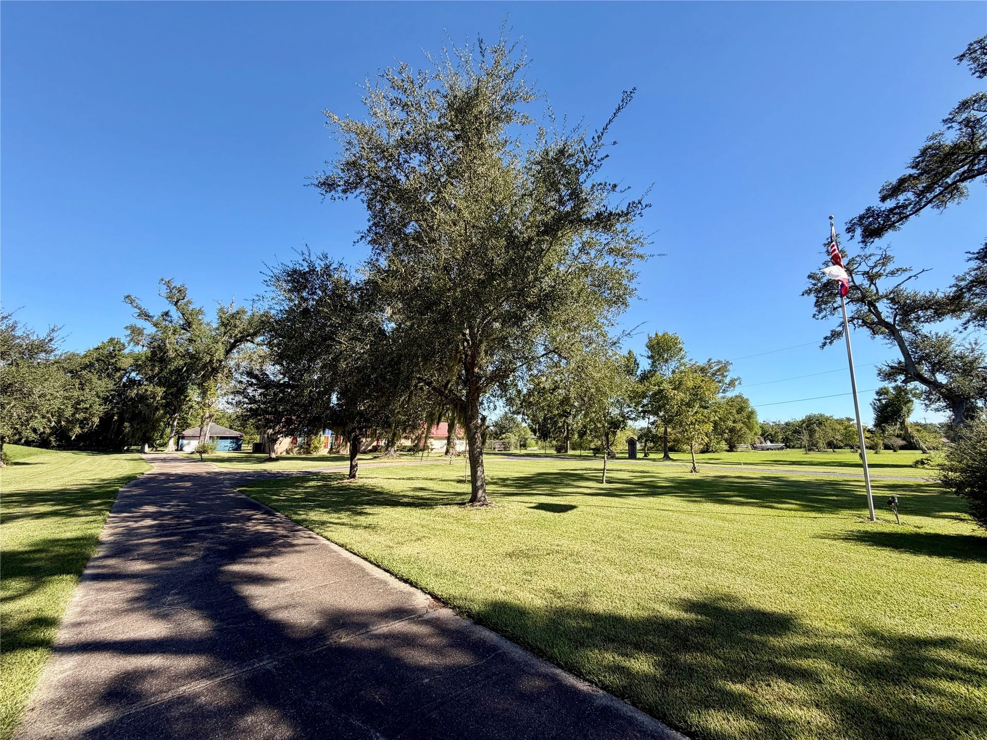 1231 County Road 201A, Angleton, TX 77515 1231 County Road 201A, Angleton, TX 77515