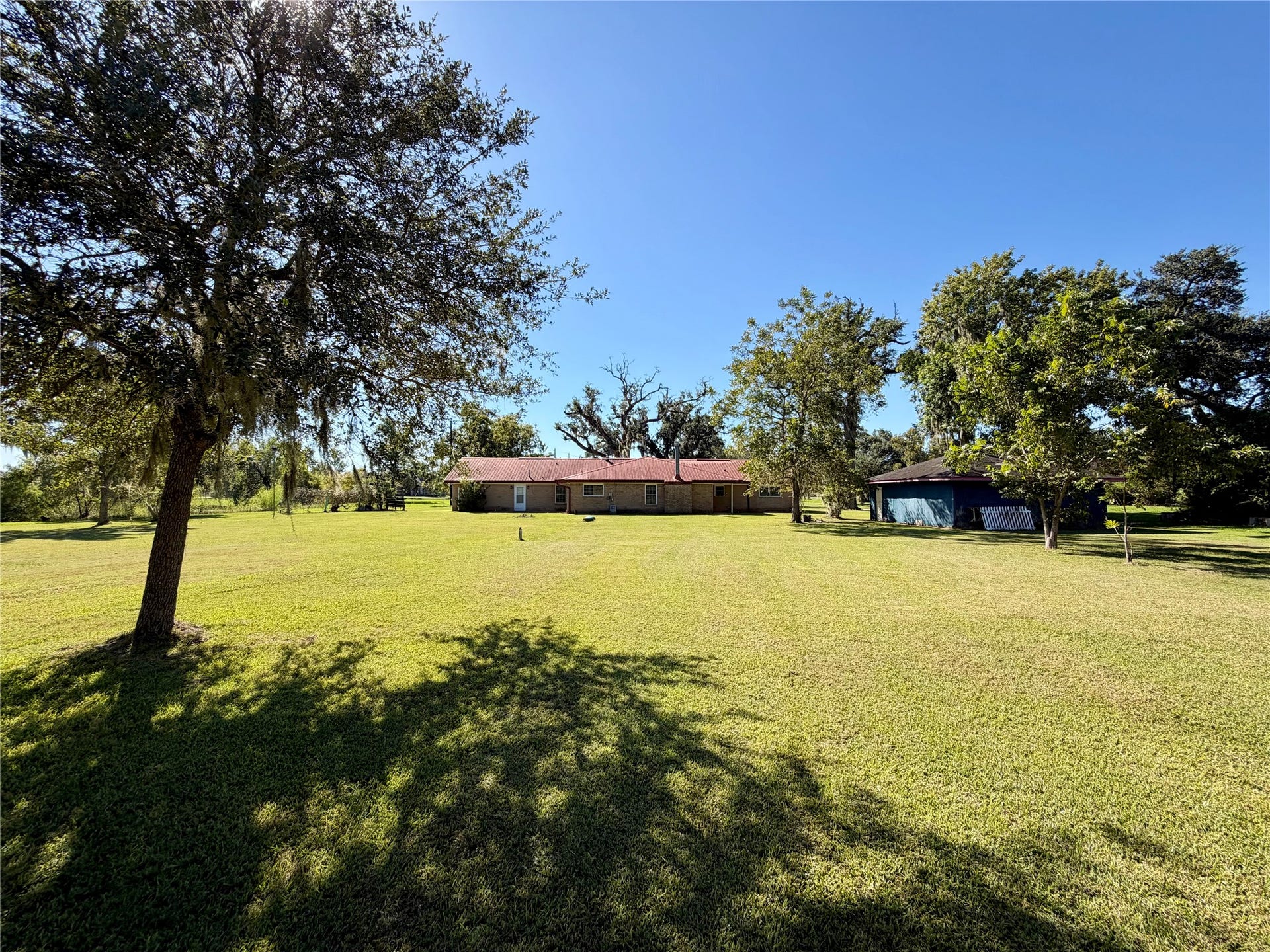 1231 County Road 201A, Angleton, TX 77515 1231 County Road 201A, Angleton, TX 77515