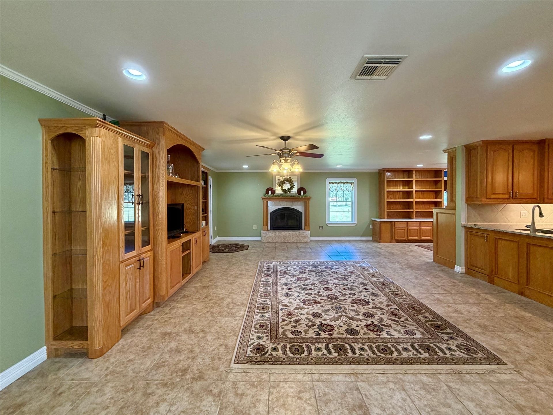 1231 County Road 201A, Angleton, TX 77515 1231 County Road 201A, Angleton, TX 77515