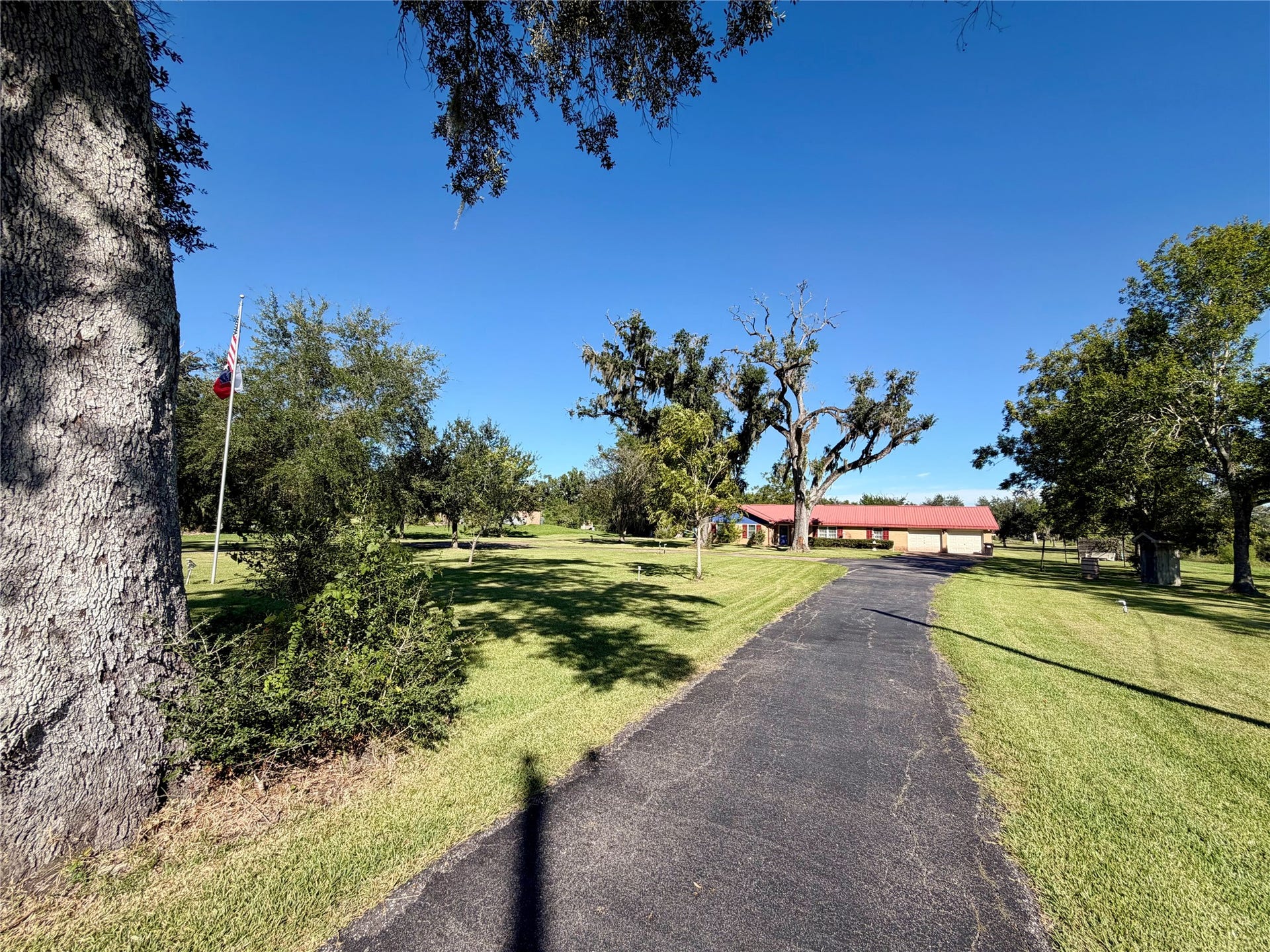 1231 County Road 201A, Angleton, TX 77515 1231 County Road 201A, Angleton, TX 77515