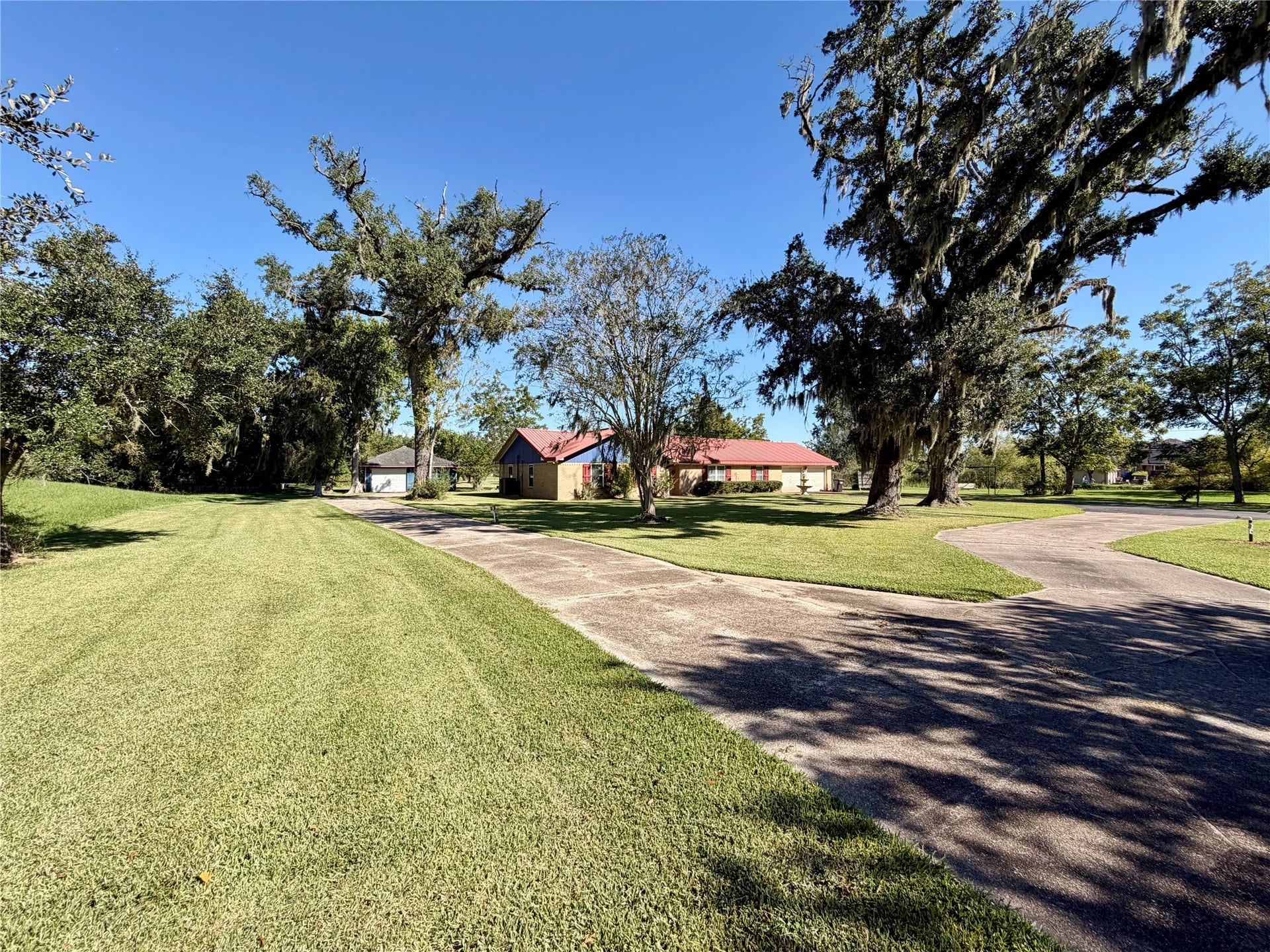 1231 County Road 201A, Angleton, TX 77515 1231 County Road 201A, Angleton, TX 77515