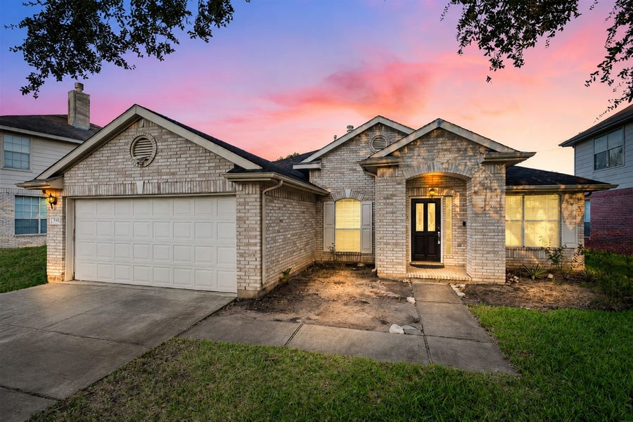 Property photo for 2719 Riverhollow Lane, Sugar Land, TX