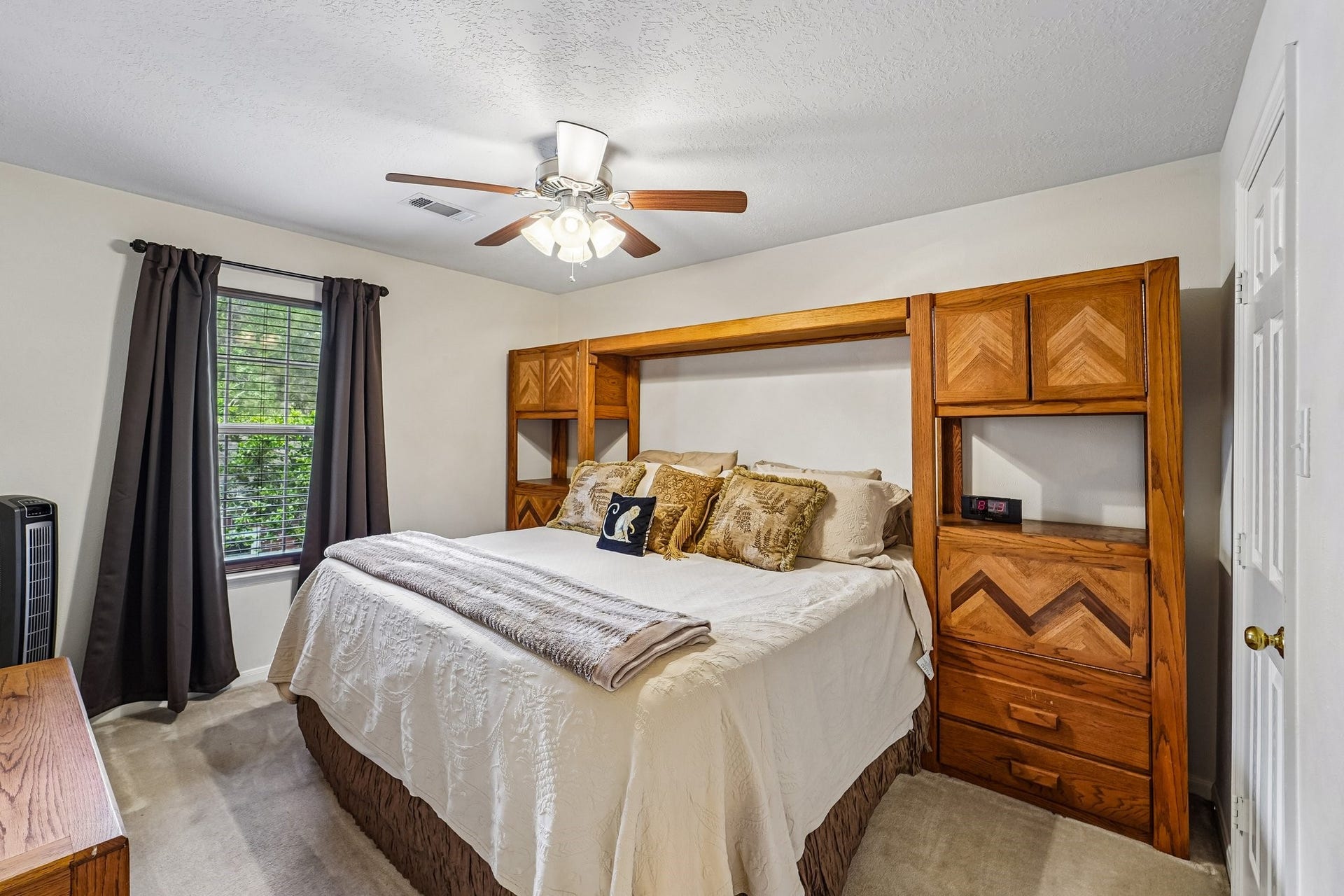 14 Serene Creek Place, The Woodlands, TX 77382 Bedroom #4 - this is also a large bedroom and currently features a king size bed and dresser.