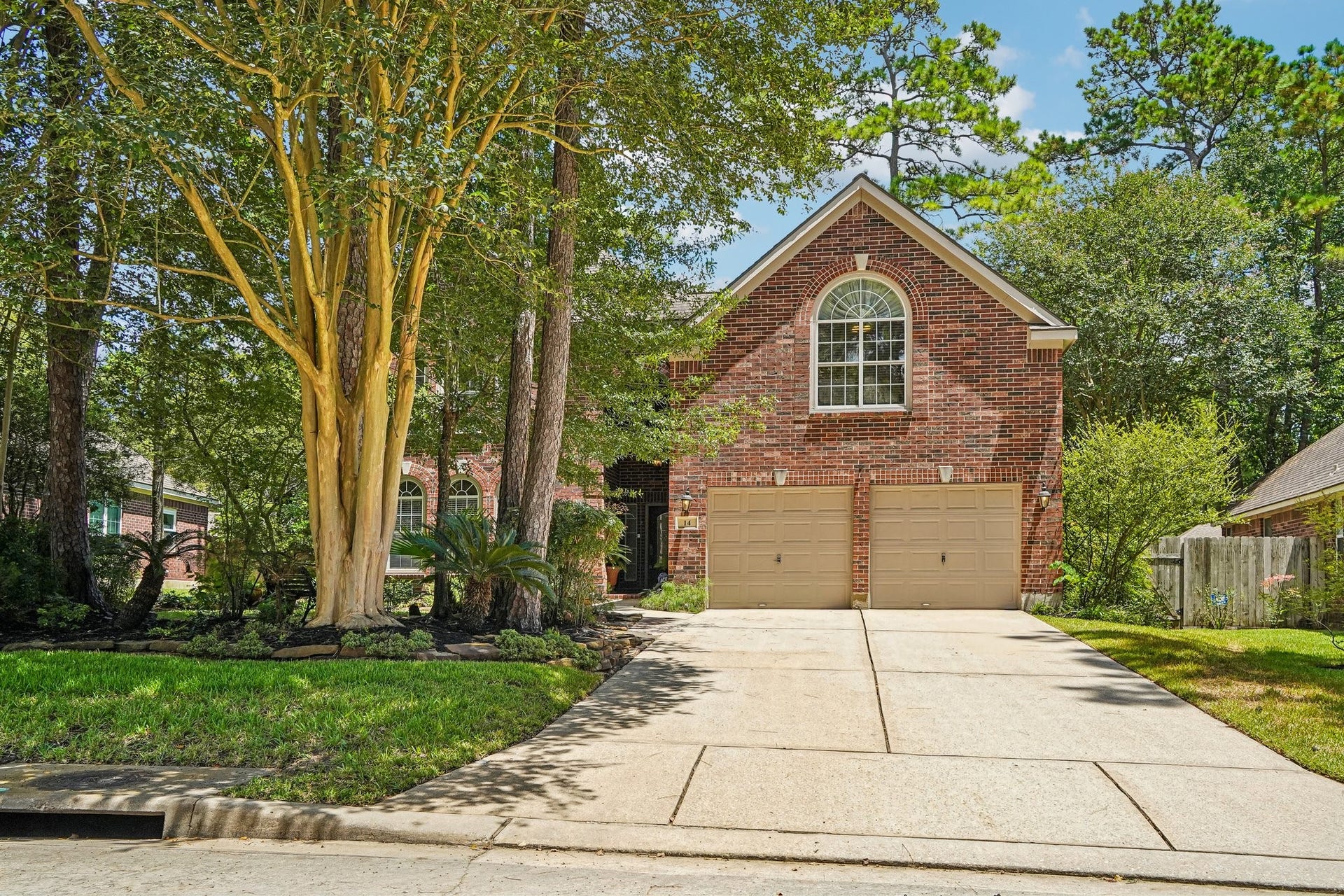 14 Serene Creek Place, The Woodlands, TX 77382 Welcome home to 14 Serene Creek Place in The Woodlands, TX!