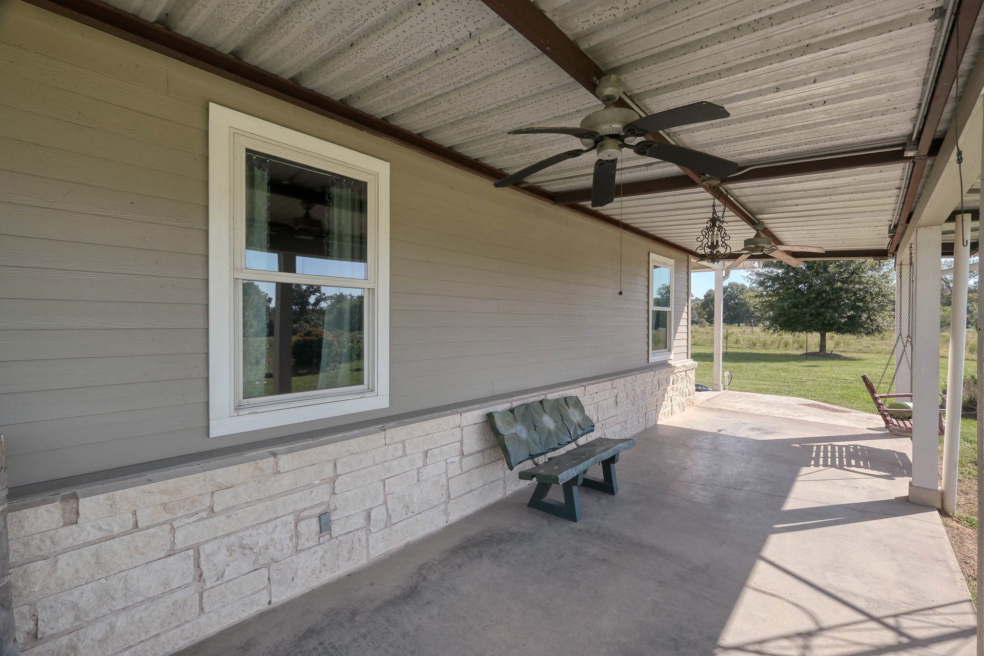 Porches on 3 sides