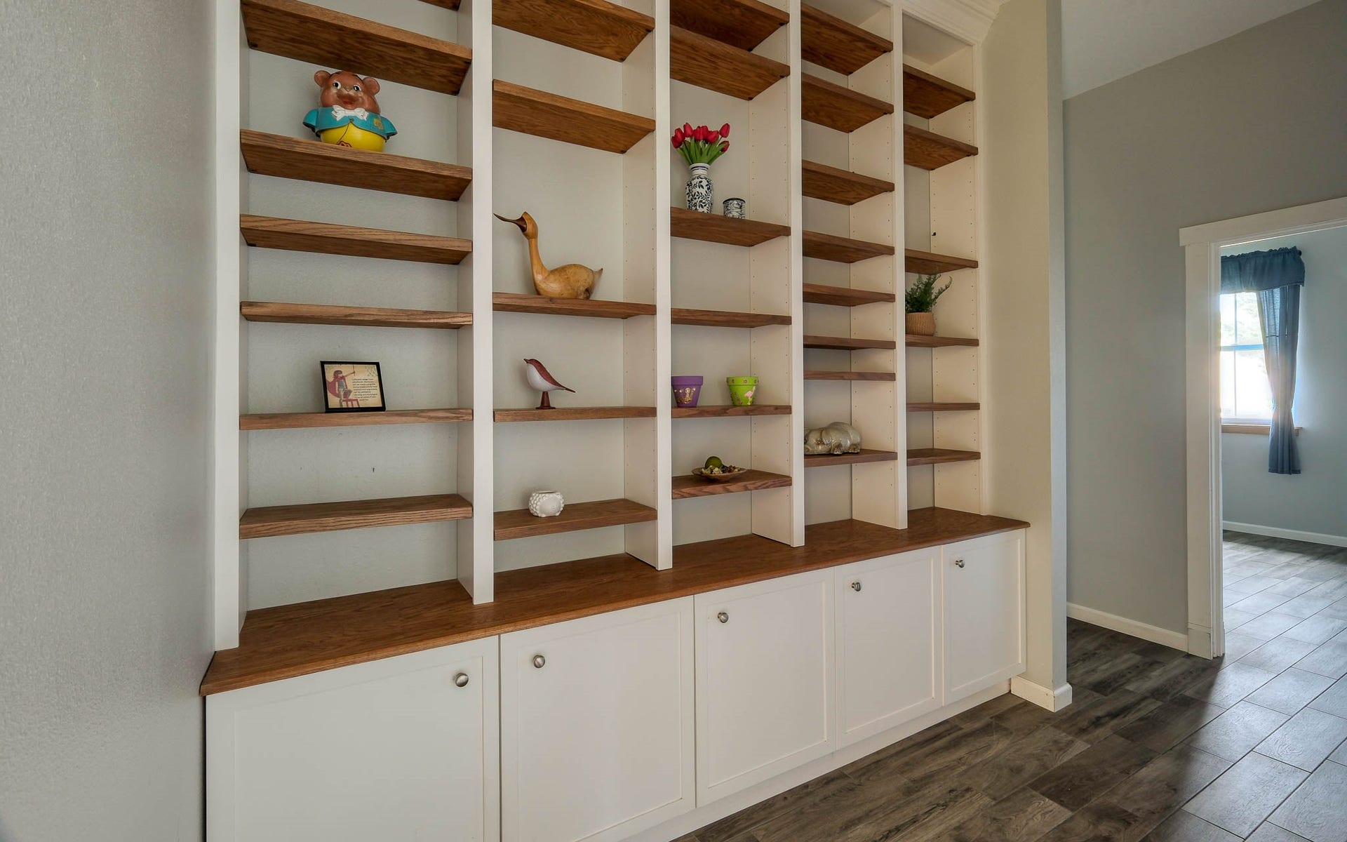 Large built-in bookcase in Living room