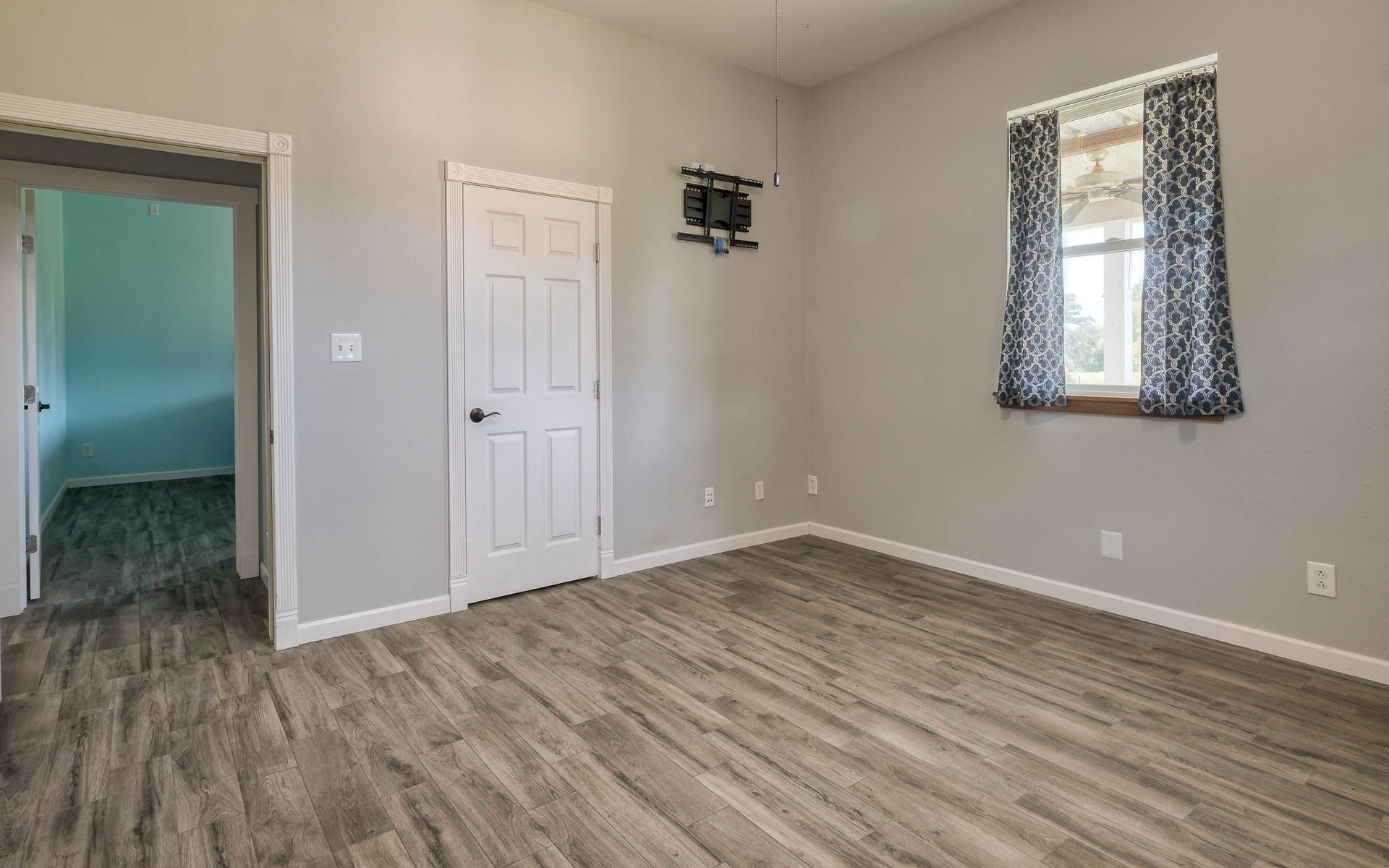 28322 Mellman Road, Hempstead, TX 77445