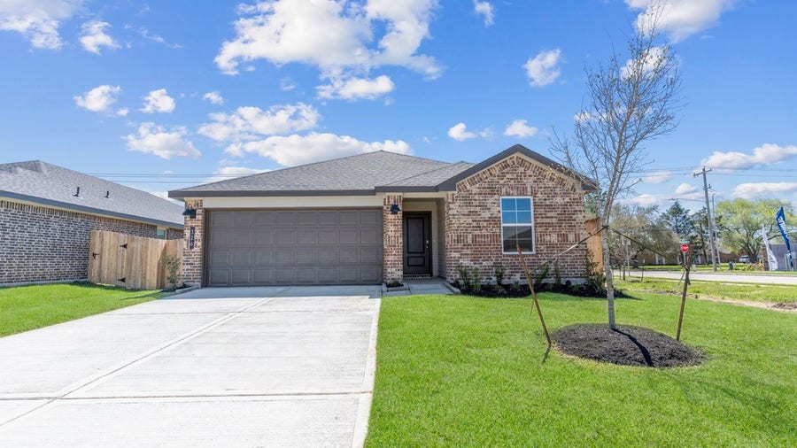 Property photo for 1021 Paddlefish Lane, Alvin, TX