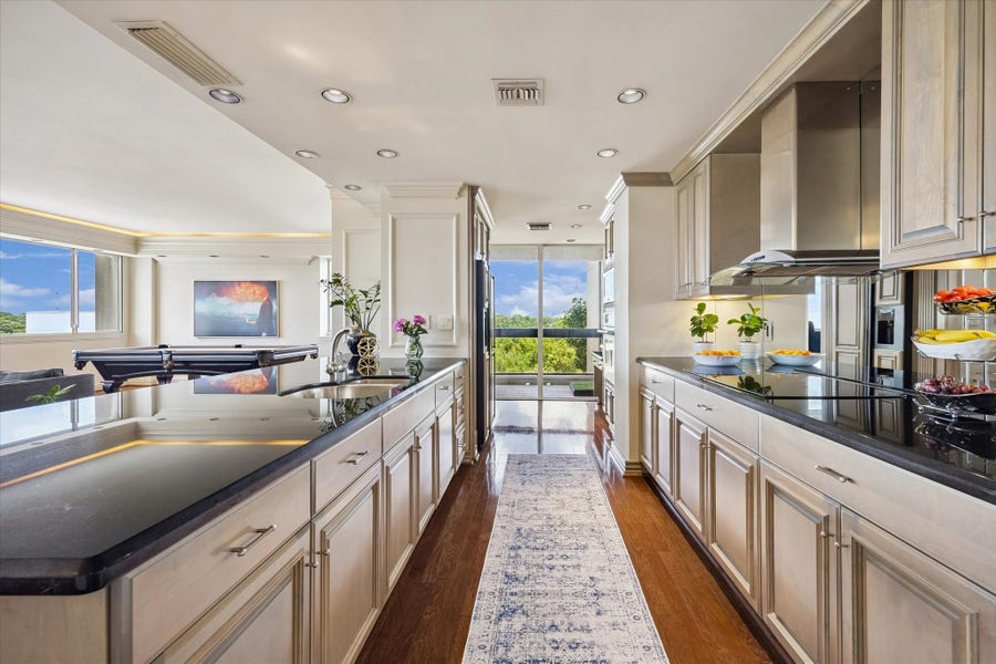 Property photo for 49 Briar Hollow Lane, #702, Houston, TX