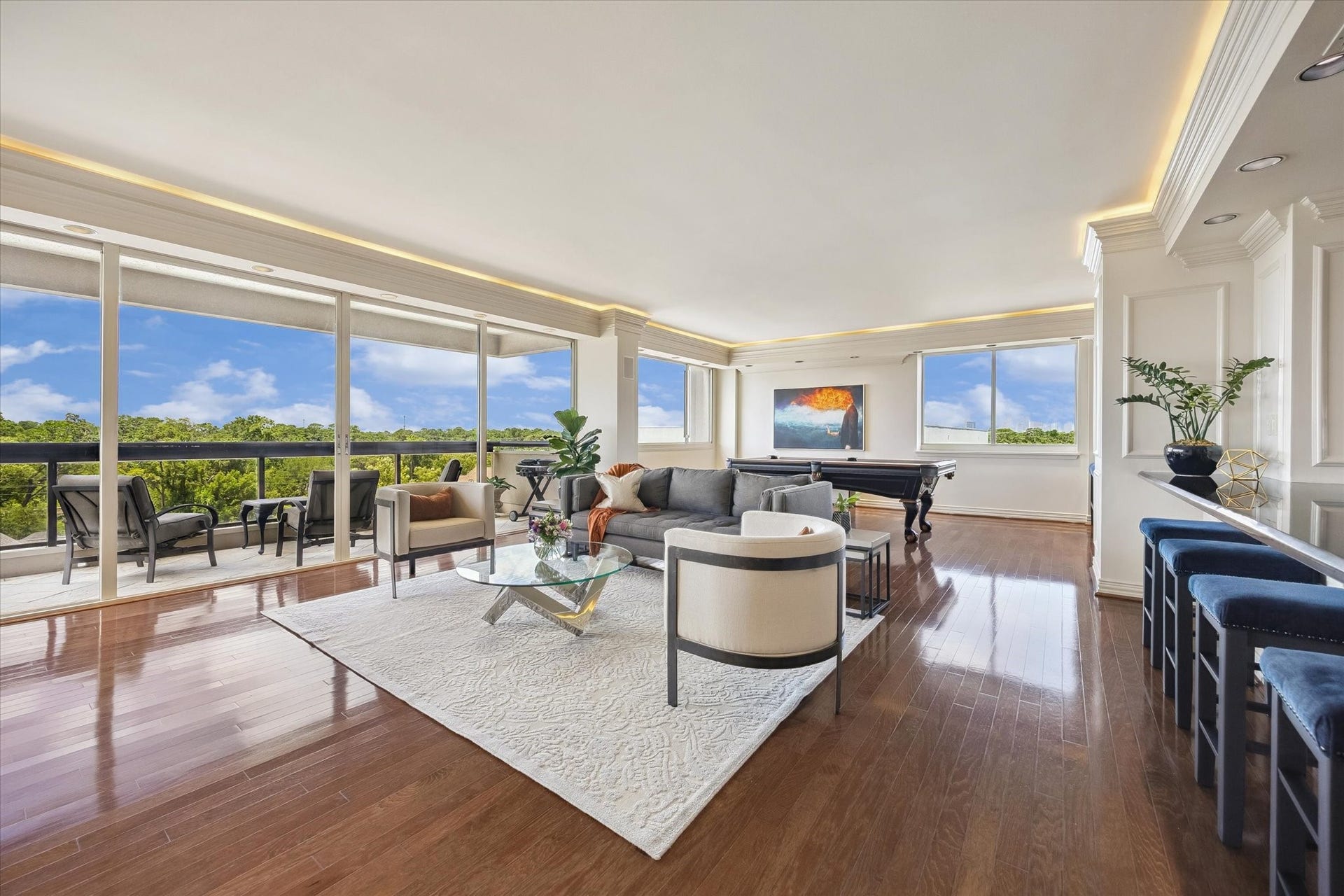 49 Briar Hollow Lane, #702, Houston, TX 77027 Stunning living and dining space with northern views & exposure.