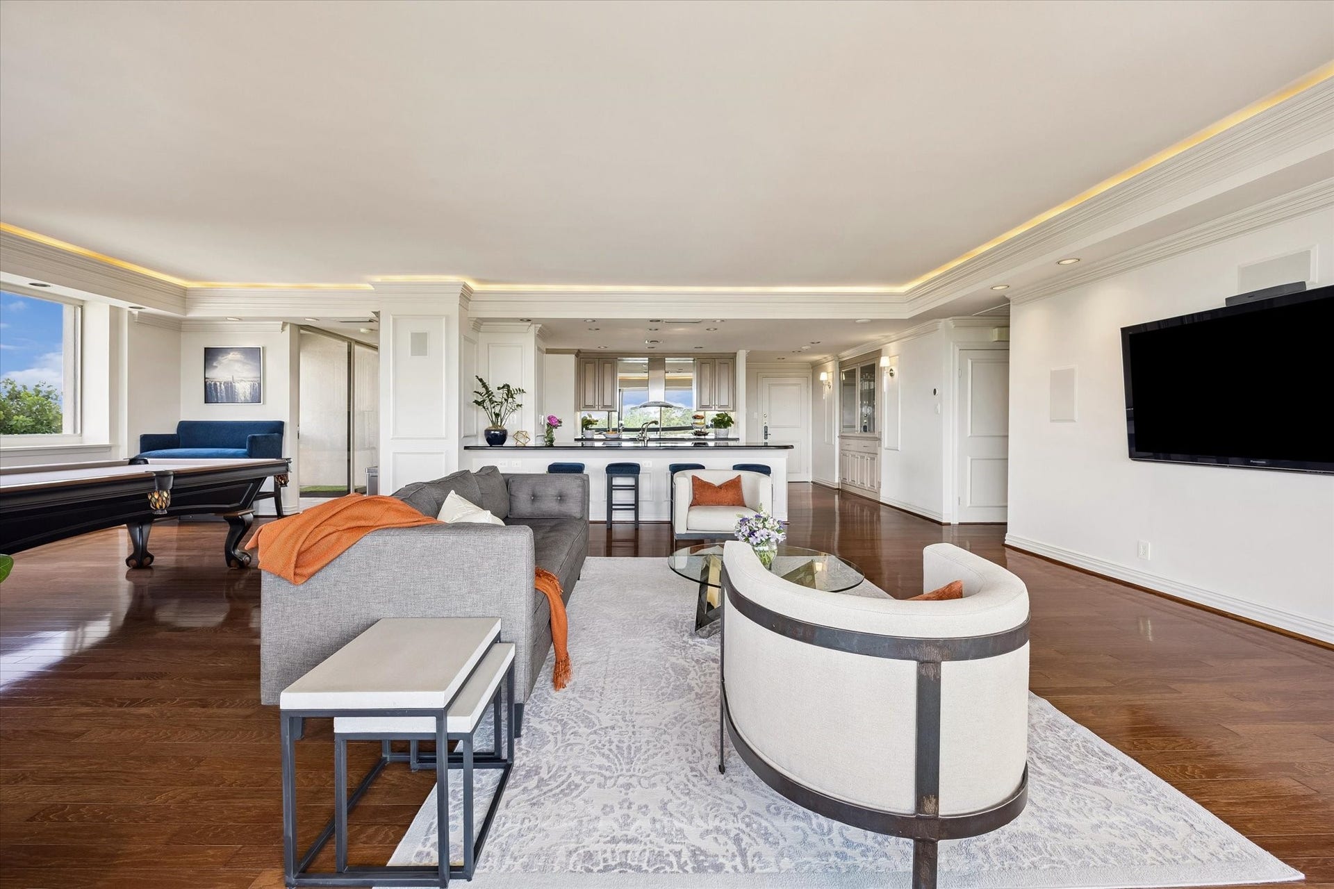 49 Briar Hollow Lane, #702, Houston, TX 77027 Open spaces and beautiful molding.
