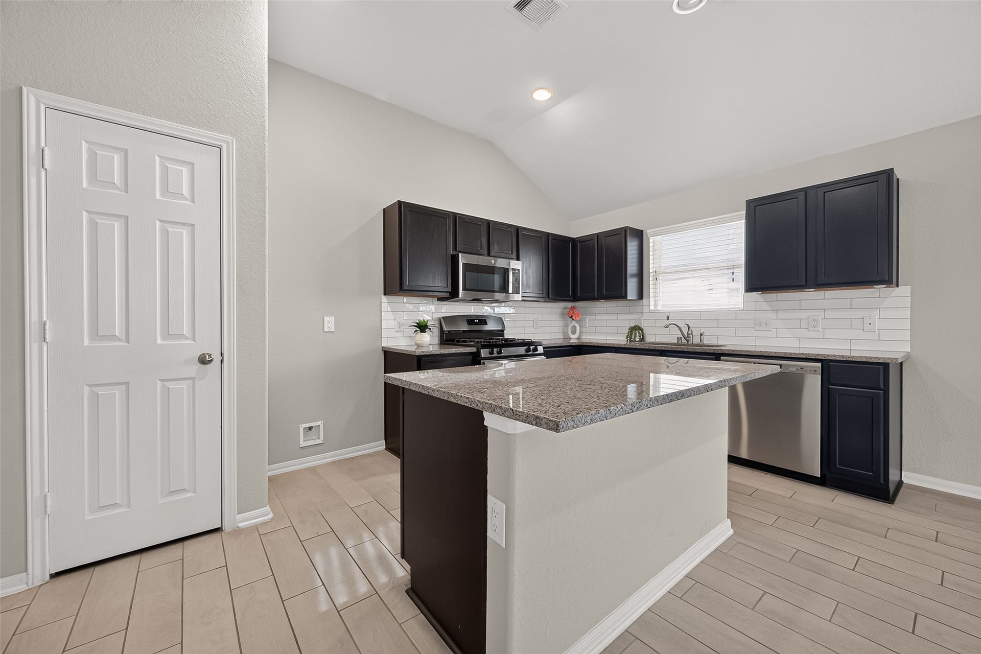 2122 Artic Loon Drive, Conroe, TX 77385