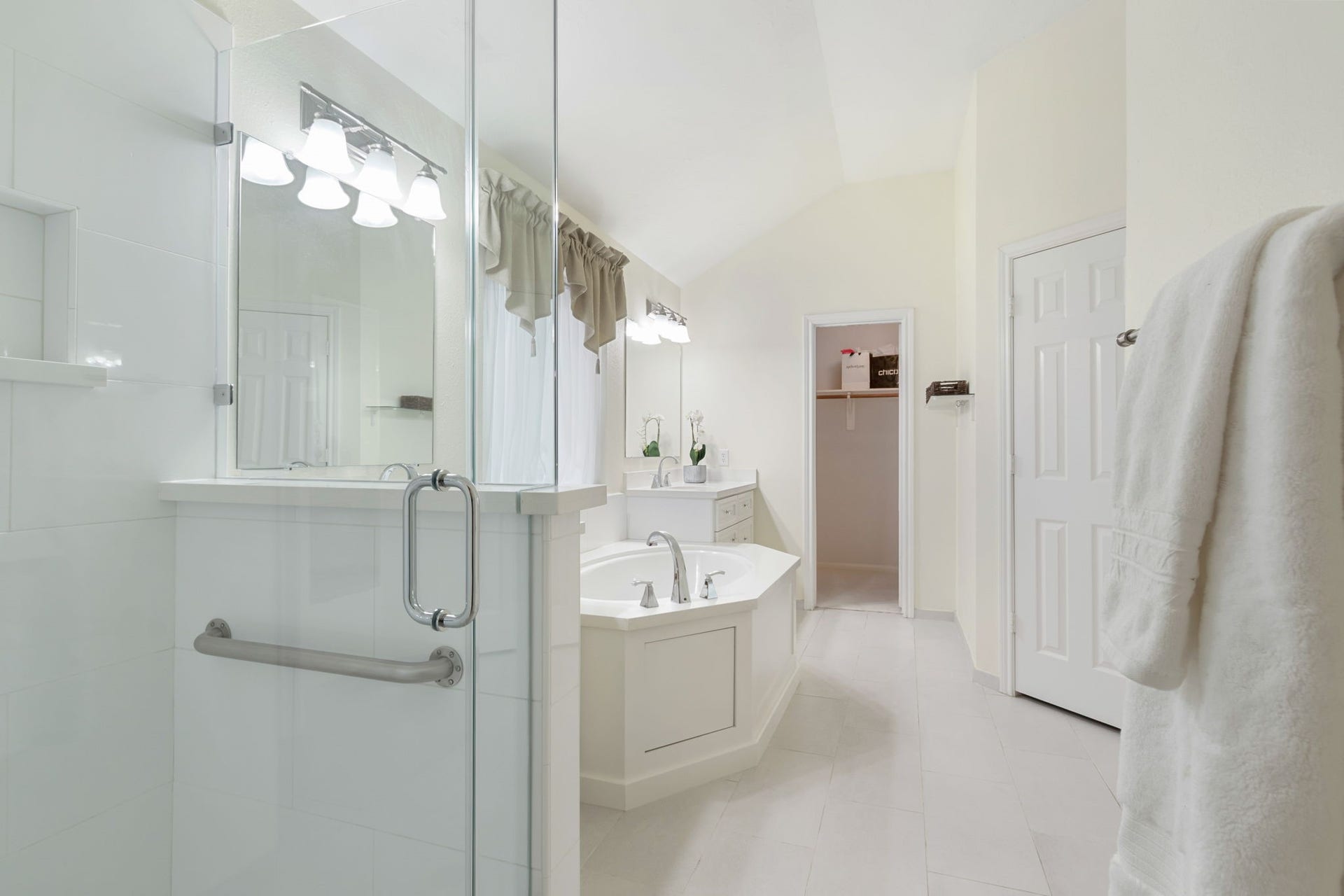 15839 Collinsville Drive, Tomball, TX 77377 15839 Collinsville Drive, Tomball, TX 77377