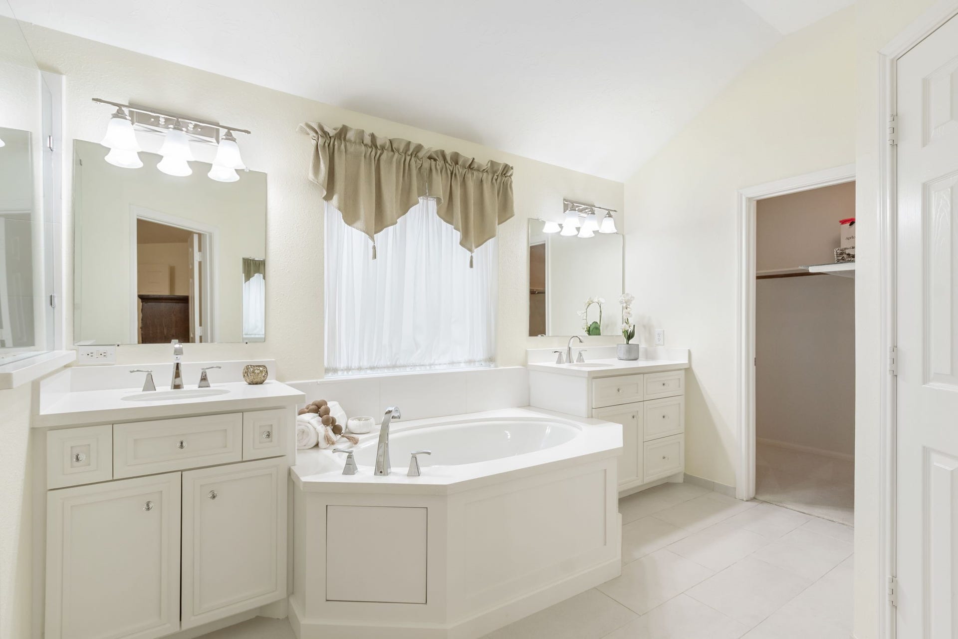 15839 Collinsville Drive, Tomball, TX 77377 15839 Collinsville Drive, Tomball, TX 77377