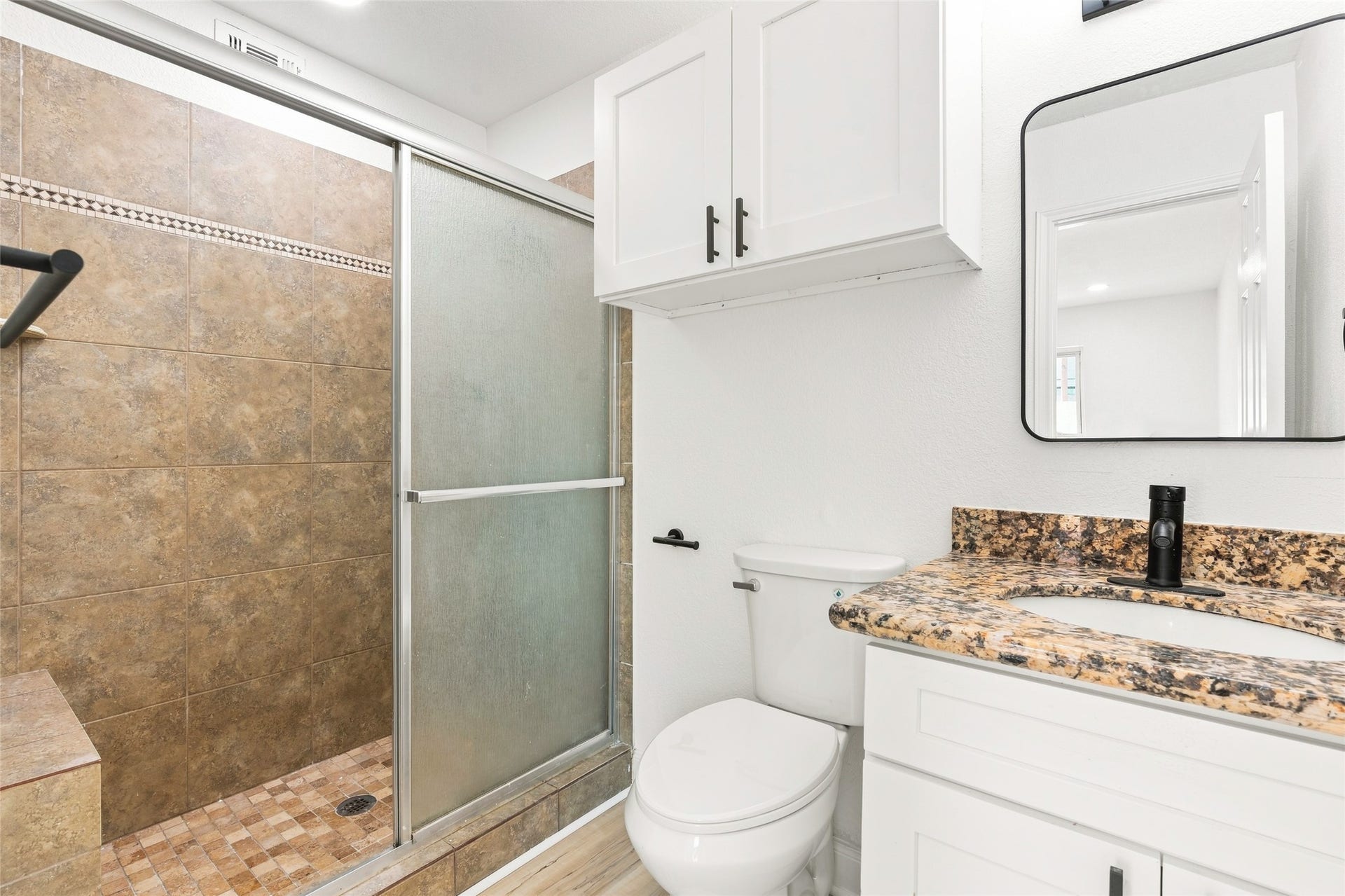 12217 Pine Lane, Dickinson, TX 77539 En-suite bathroom downstairs