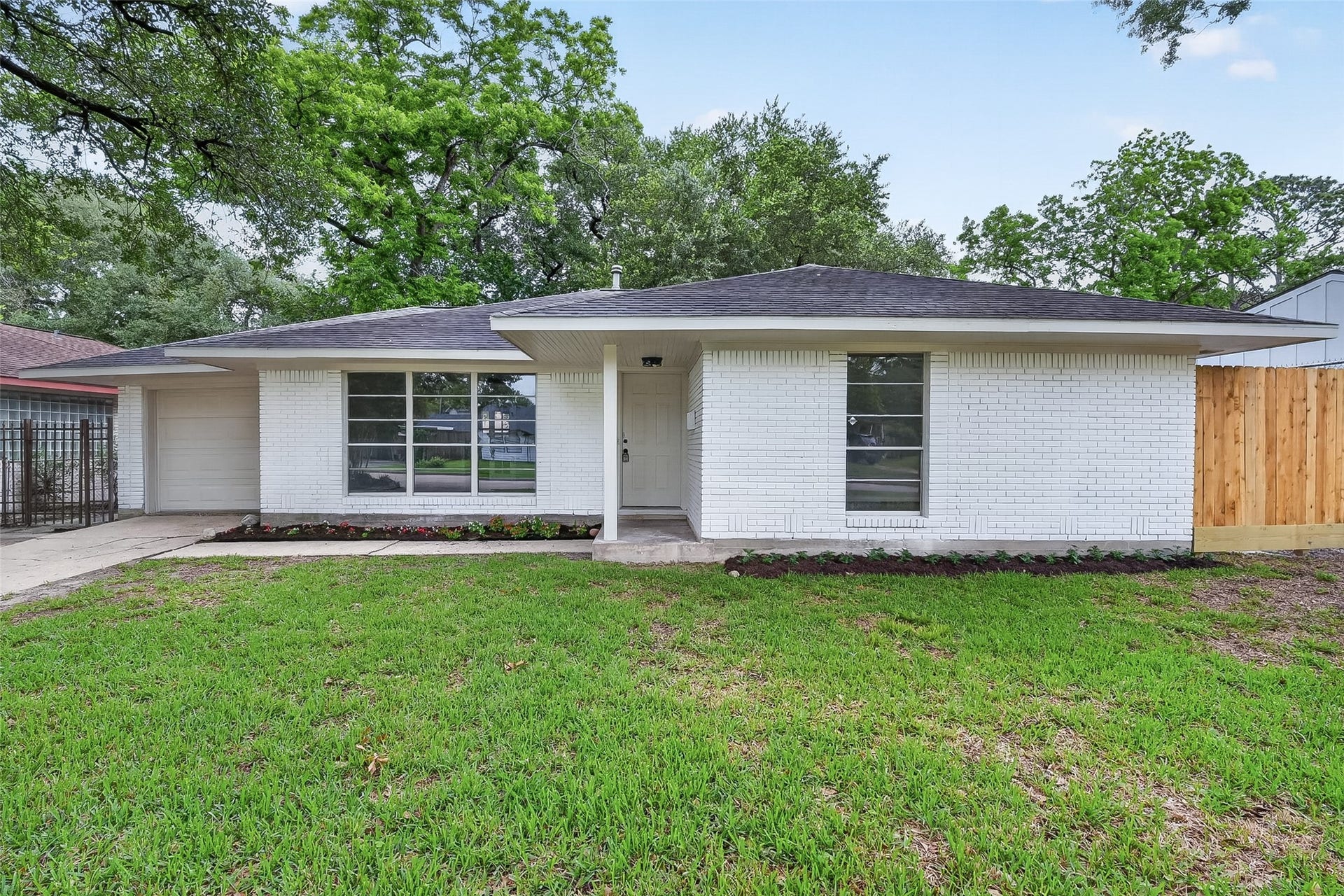 4106 Woodshire Street, Houston, TX 77025 4106 Woodshire Street, Houston, TX 77025