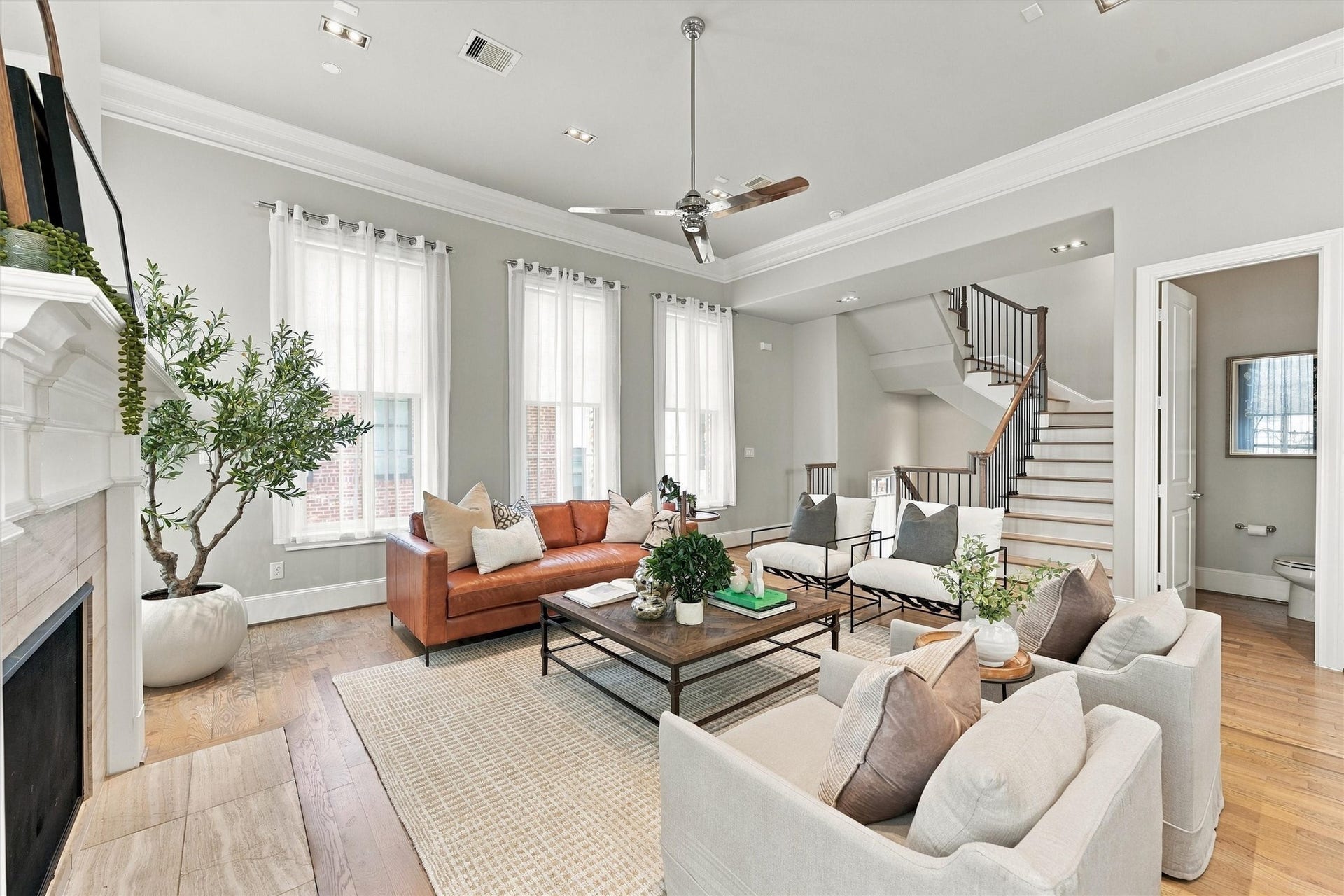 1306 Castle Court, Houston, TX 77006 Great room open to the staircase, with a powder room just off the living area