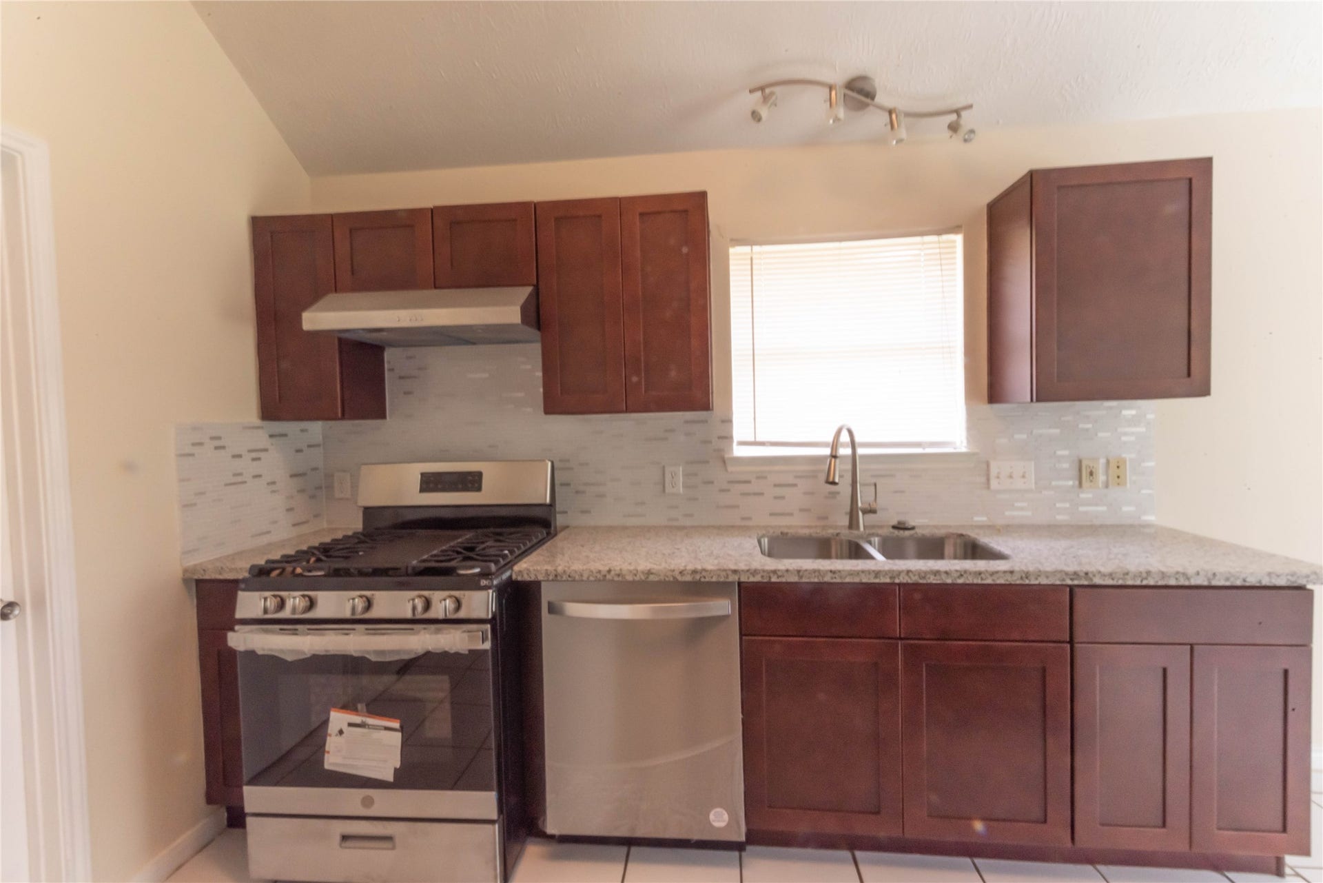2106 Ledgecrest Drive, Houston, TX 77038 2106 Ledgecrest Drive, Houston, TX 77038