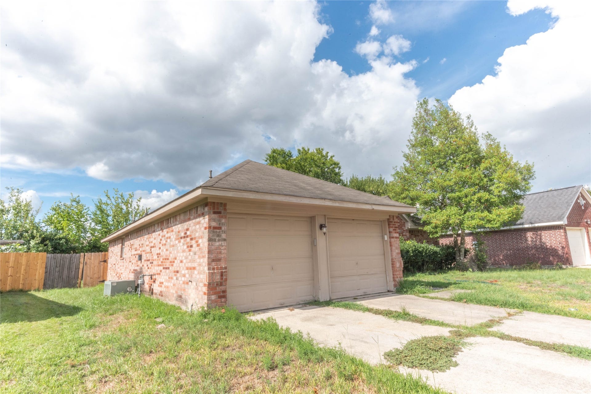 2106 Ledgecrest Drive, Houston, TX 77038 2106 Ledgecrest Drive, Houston, TX 77038