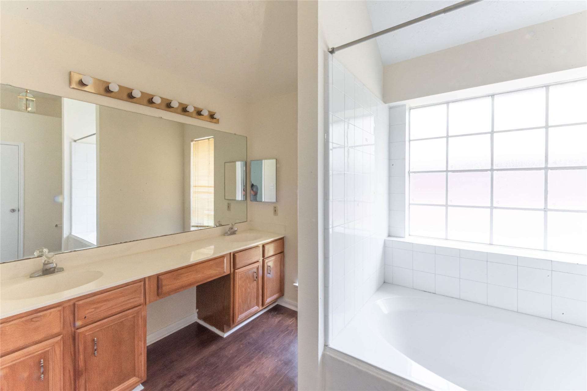2106 Ledgecrest Drive, Houston, TX 77038 2106 Ledgecrest Drive, Houston, TX 77038