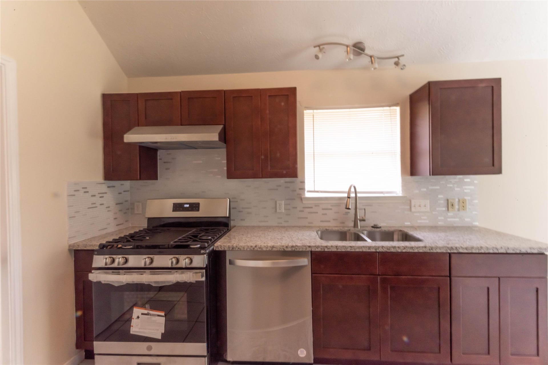 2106 Ledgecrest Drive, Houston, TX 77038 2106 Ledgecrest Drive, Houston, TX 77038