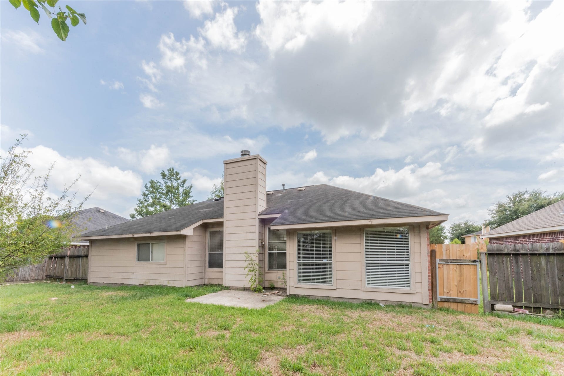 2106 Ledgecrest Drive, Houston, TX 77038 2106 Ledgecrest Drive, Houston, TX 77038