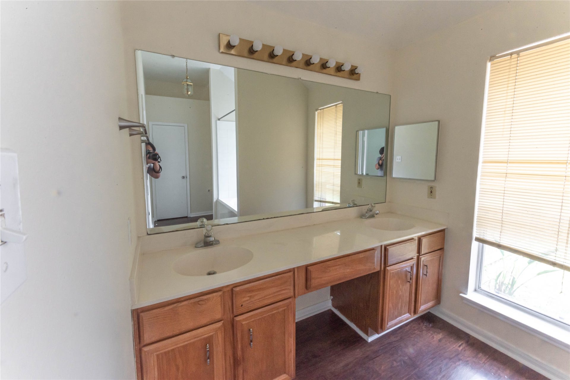 2106 Ledgecrest Drive, Houston, TX 77038 2106 Ledgecrest Drive, Houston, TX 77038