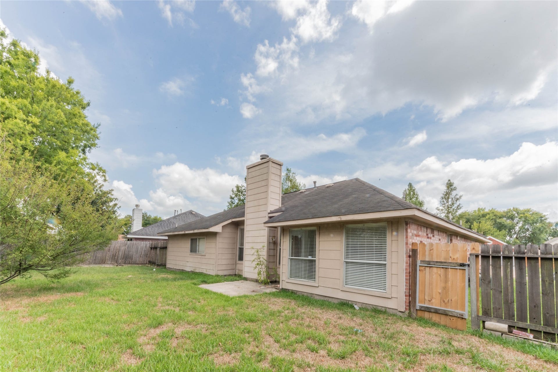 2106 Ledgecrest Drive, Houston, TX 77038 2106 Ledgecrest Drive, Houston, TX 77038