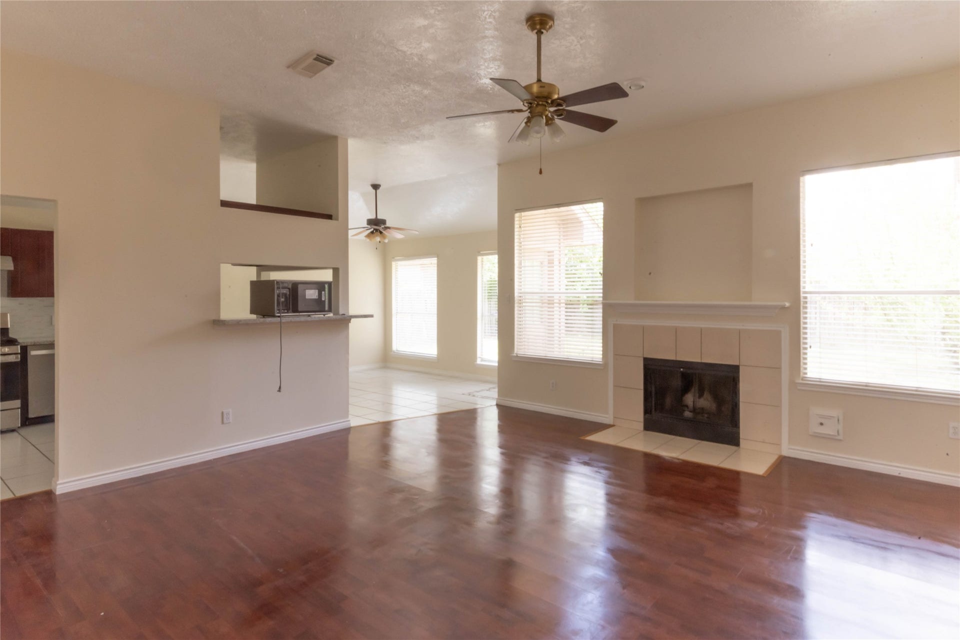 2106 Ledgecrest Drive, Houston, TX 77038 2106 Ledgecrest Drive, Houston, TX 77038