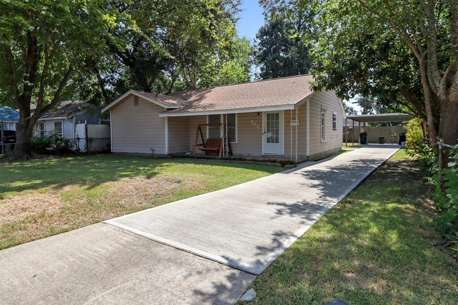 Property photo for 702 Parkway Street, Baytown, TX