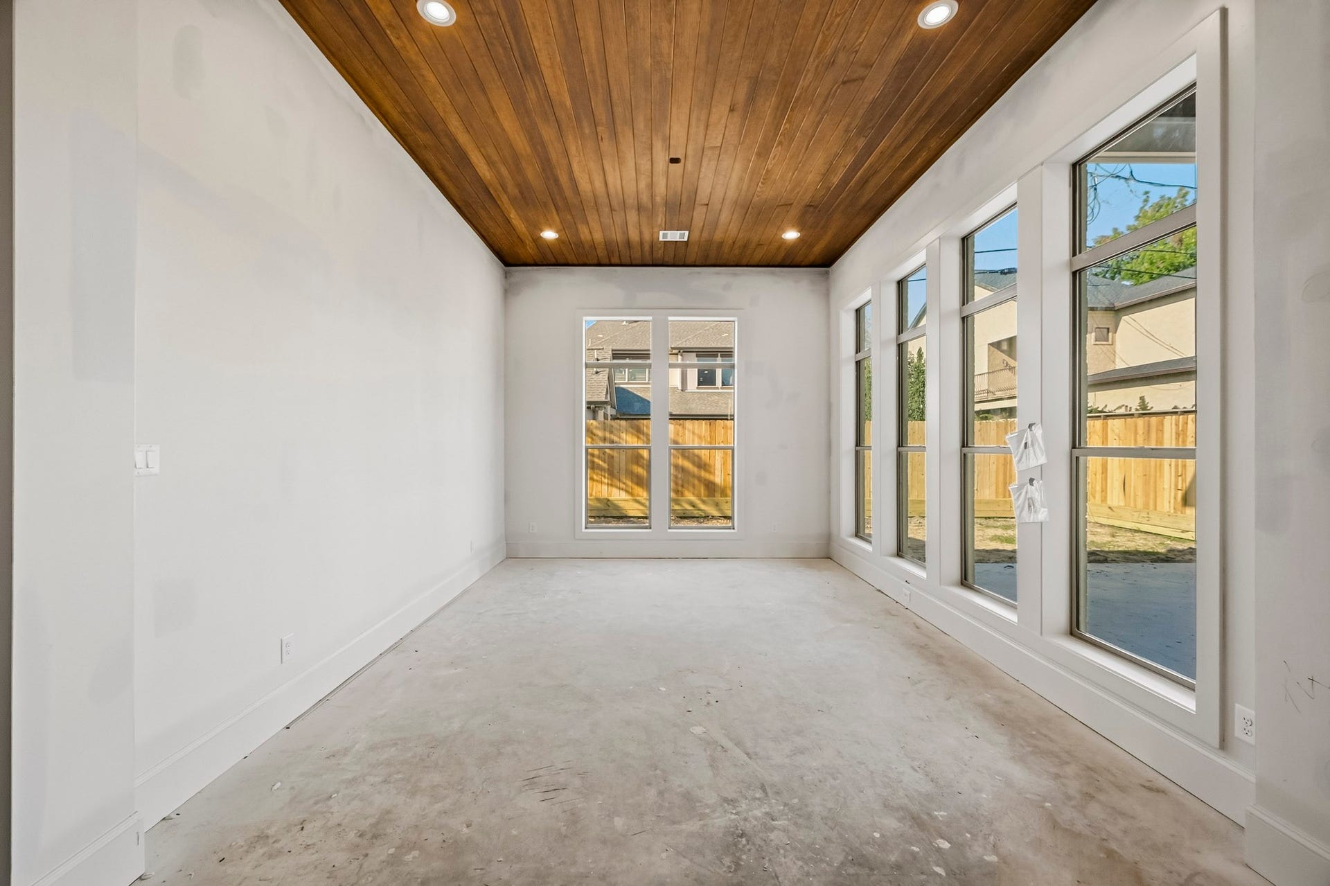 6618 Sivley Street, Hockley, TX 77055 Bright, spacious dining room with large windows and a striking wood-paneled ceiling!