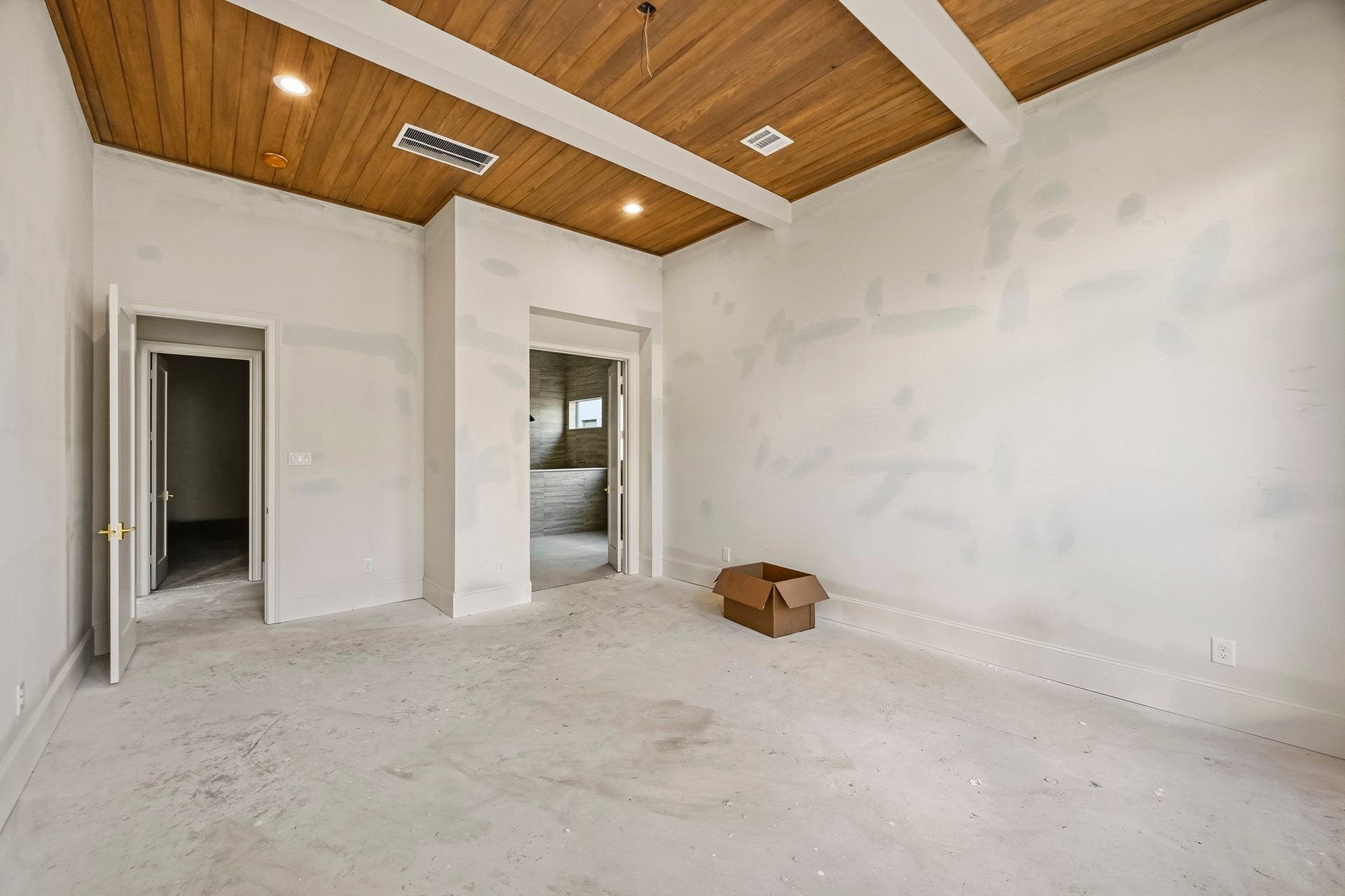 6618 Sivley Street, Hockley, TX 77055 Spacious room with a warm wooden ceiling and recessed lighting, ready for your personal touch!