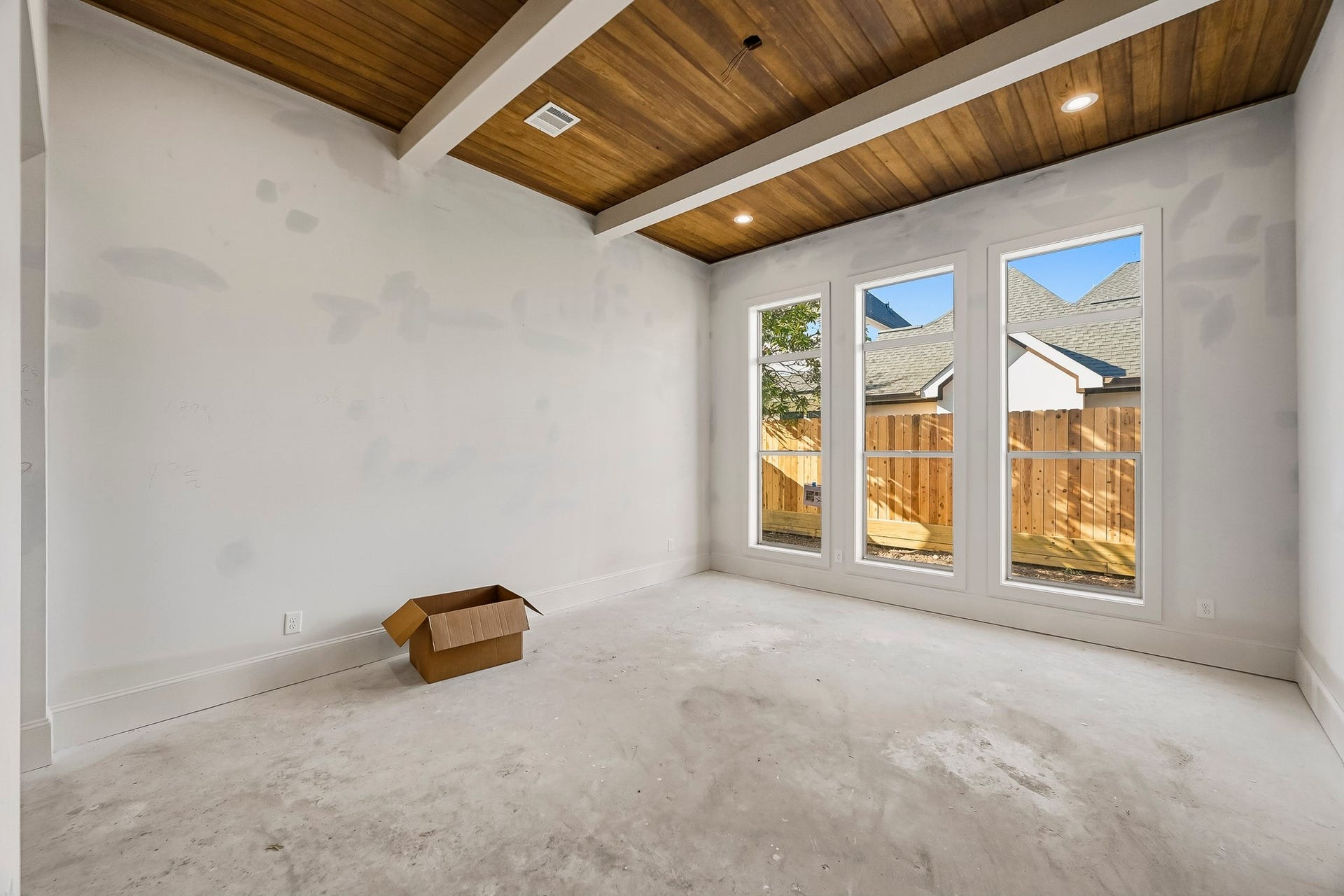 6618 Sivley Street, Hockley, TX 77055 Primary bedroom featuring a striking wood-paneled ceiling and large windows overlooking a fenced backyard!