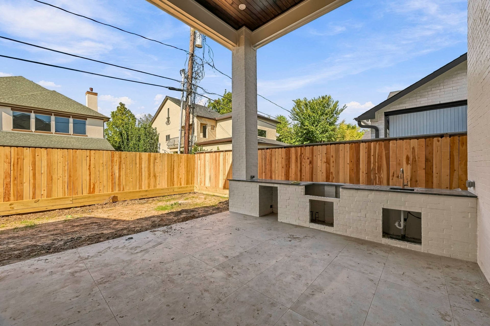 6618 Sivley Street, Hockley, TX 77055 Covered patio featuring a built-in outdoor kitchen area, perfect for entertaining, with a view of a fenced backyard for privacy!