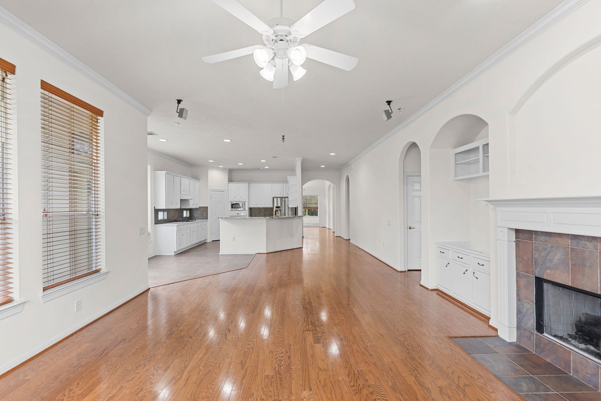 2404 S Venice Drive, Pearland, TX 77581 2404 S Venice Drive, Pearland, TX 77581