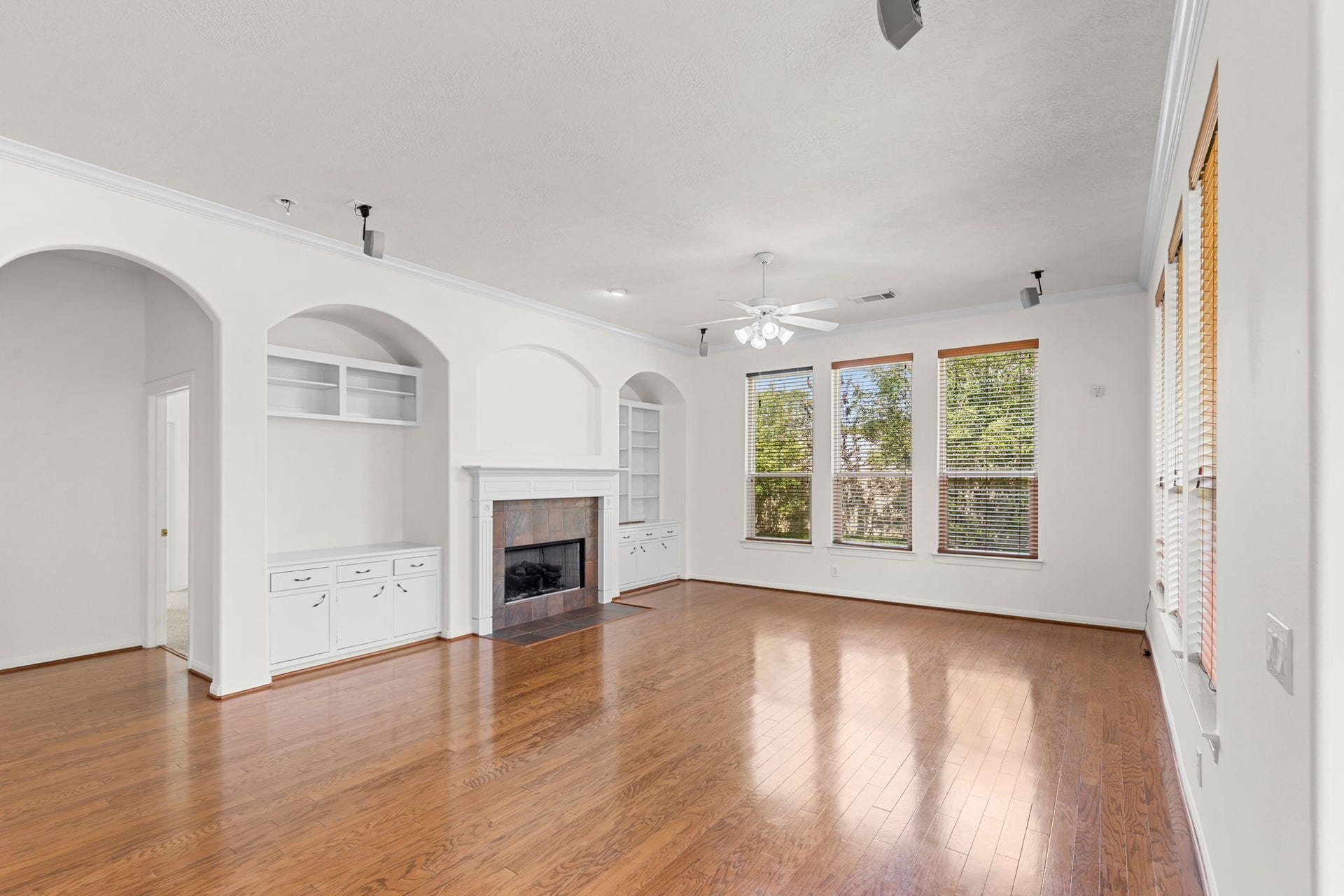 2404 S Venice Drive, Pearland, TX 77581 2404 S Venice Drive, Pearland, TX 77581