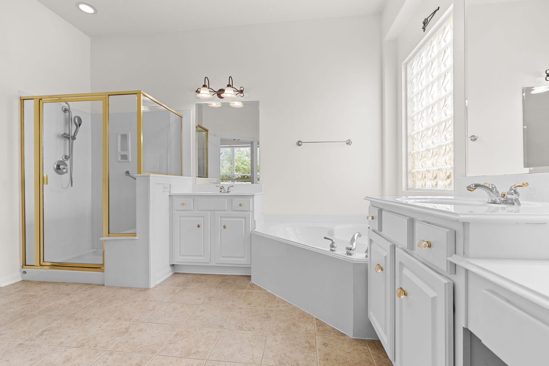 2404 S Venice Drive, Pearland, TX 77581 2404 S Venice Drive, Pearland, TX 77581
