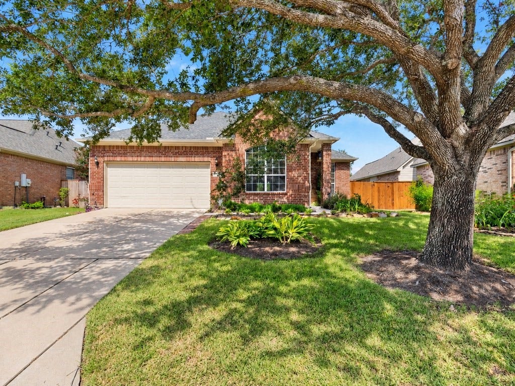 2404 S Venice Drive, Pearland, TX 77581 2404 S Venice Drive, Pearland, TX 77581
