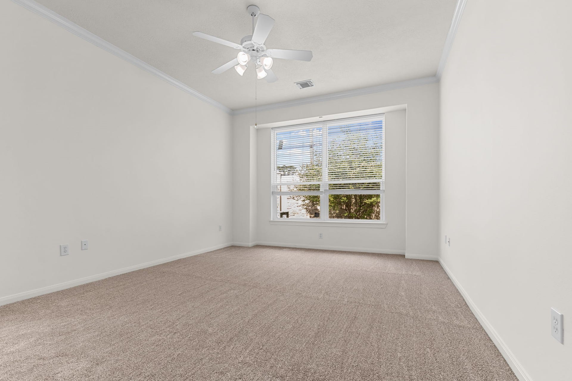 2404 S Venice Drive, Pearland, TX 77581 2404 S Venice Drive, Pearland, TX 77581