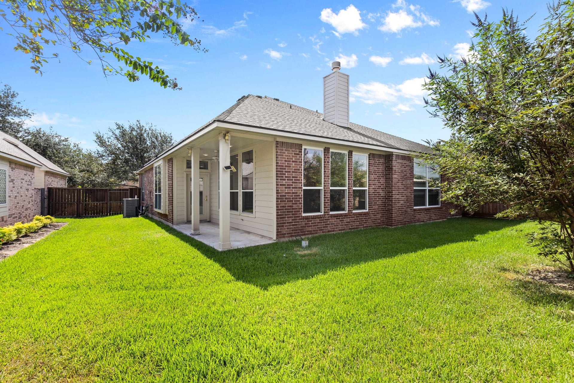 2404 S Venice Drive, Pearland, TX 77581 2404 S Venice Drive, Pearland, TX 77581