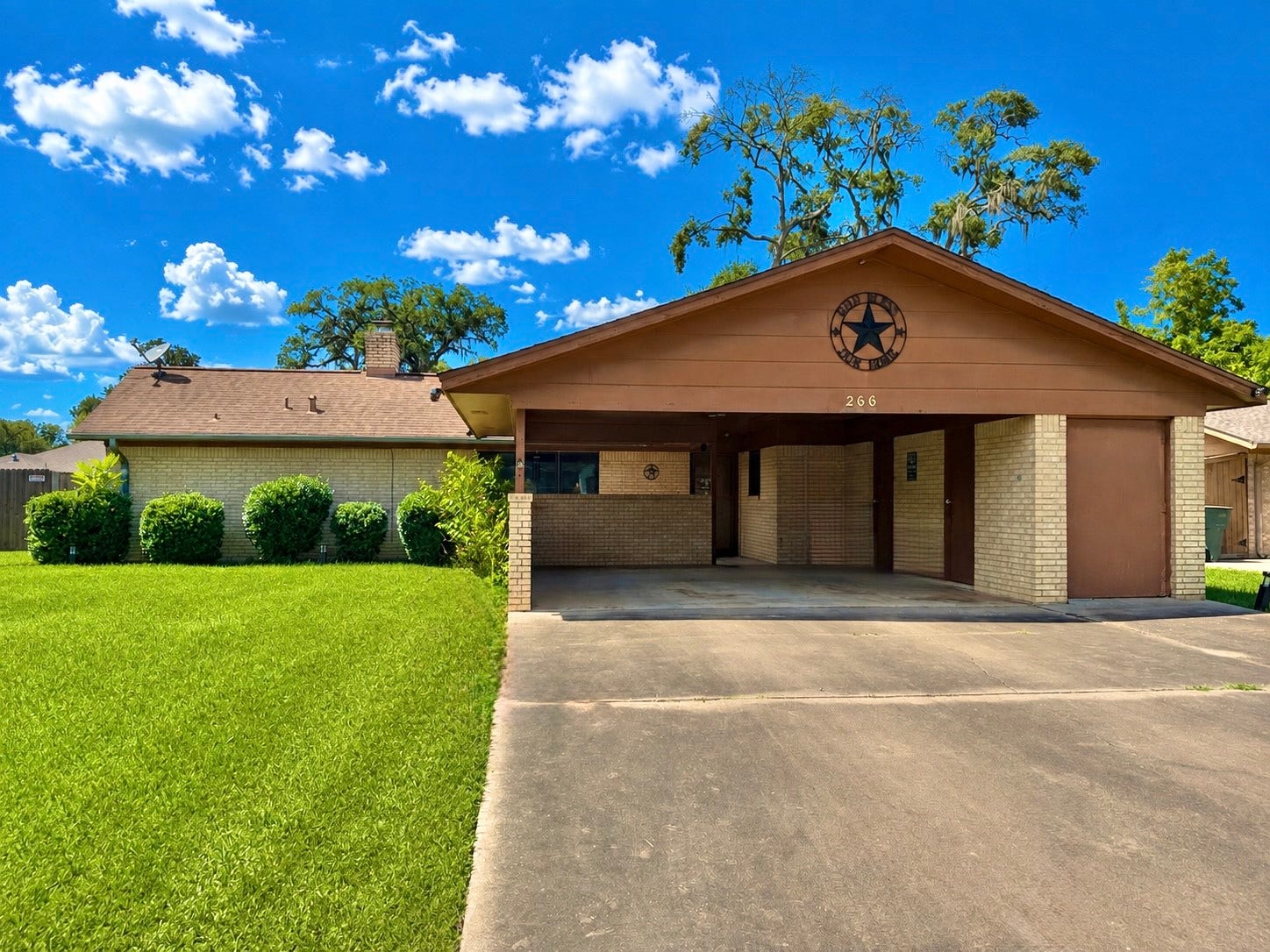 266 Inwood Drive, West Columbia, TX 77486 266 Inwood Drive, West Columbia, TX 77486