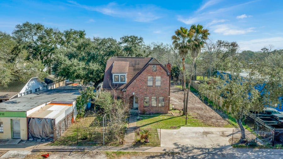 Property photo for 3727 Broadway Street, Houston, TX