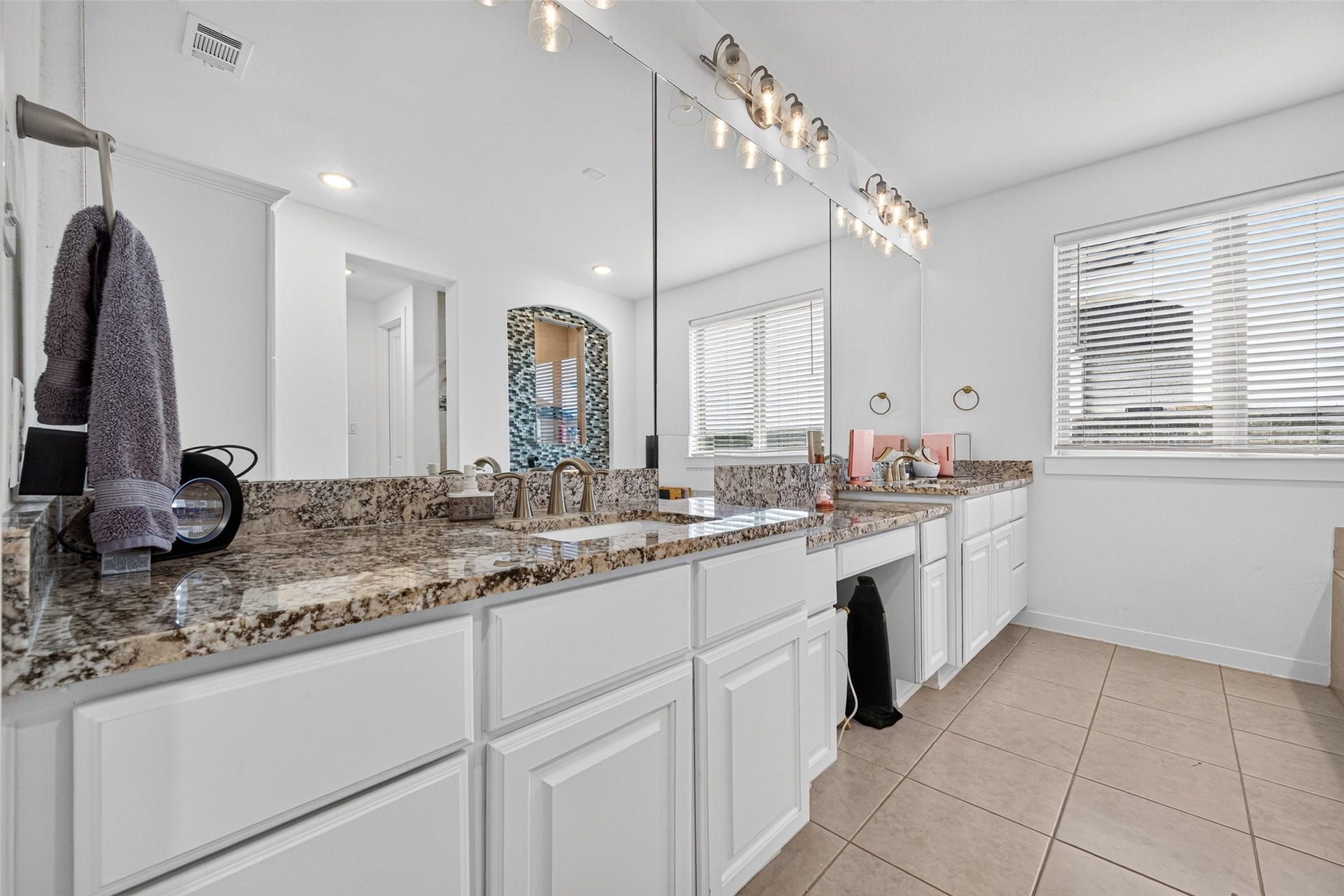 10114 Brush Way, Rosharon, TX 77583 10114 Brush Way, Rosharon, TX 77583