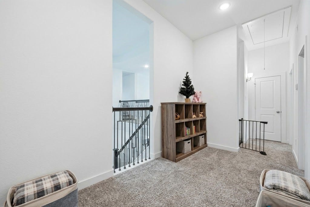 10114 Brush Way, Rosharon, TX 77583 Bright and spacious upstairs landing featuring plush carpeting, and safety railings overlooking the lower level.