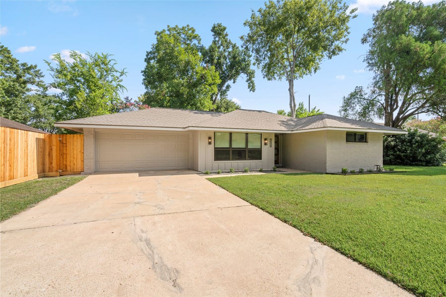 Property photo for 9606 Pine Lake Drive, Houston, TX