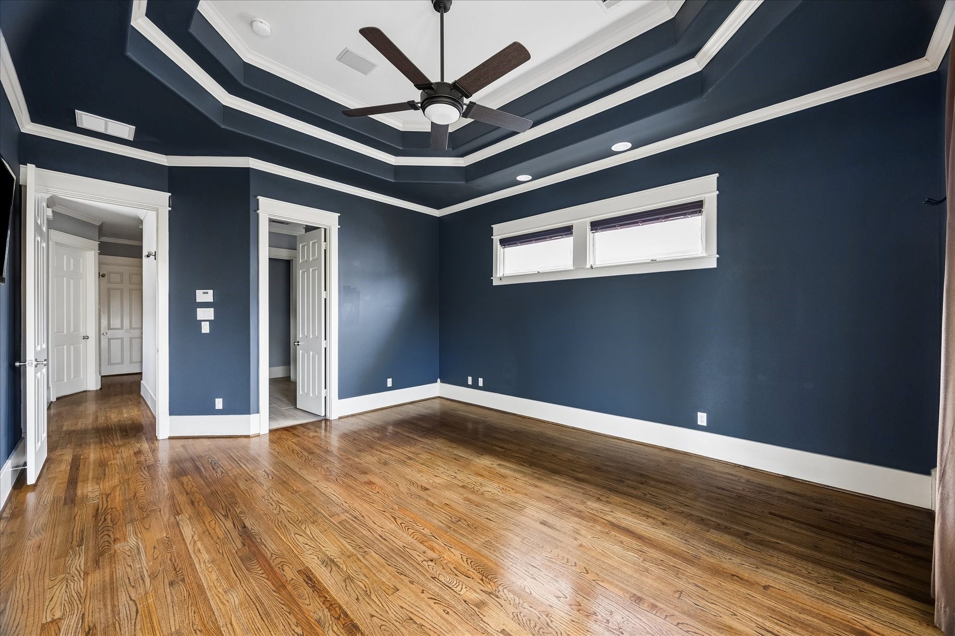 1332 W 21st Street, #B, Houston, TX 77008 From another perspective, the generous proportions of the primary suite become apparent, with easy access to the adjoining bath.